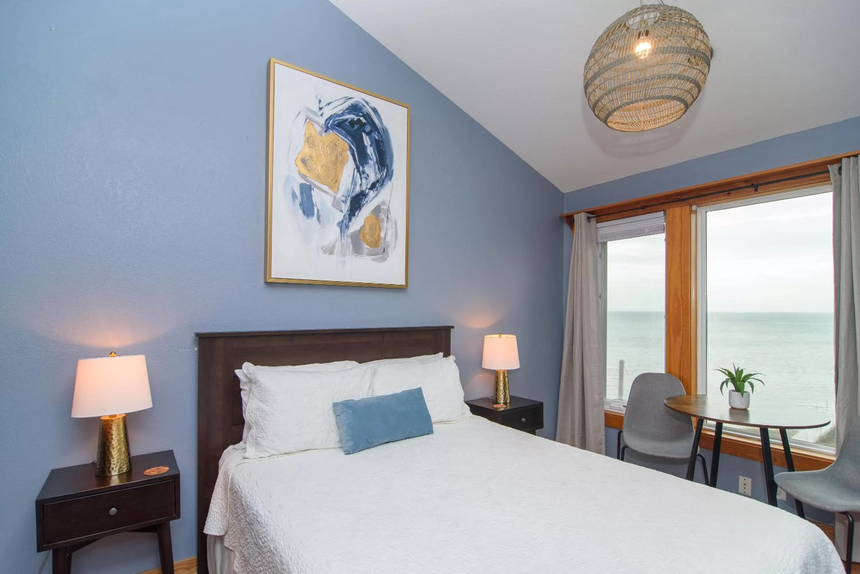 Bed in The Inn on Pamlico Sound