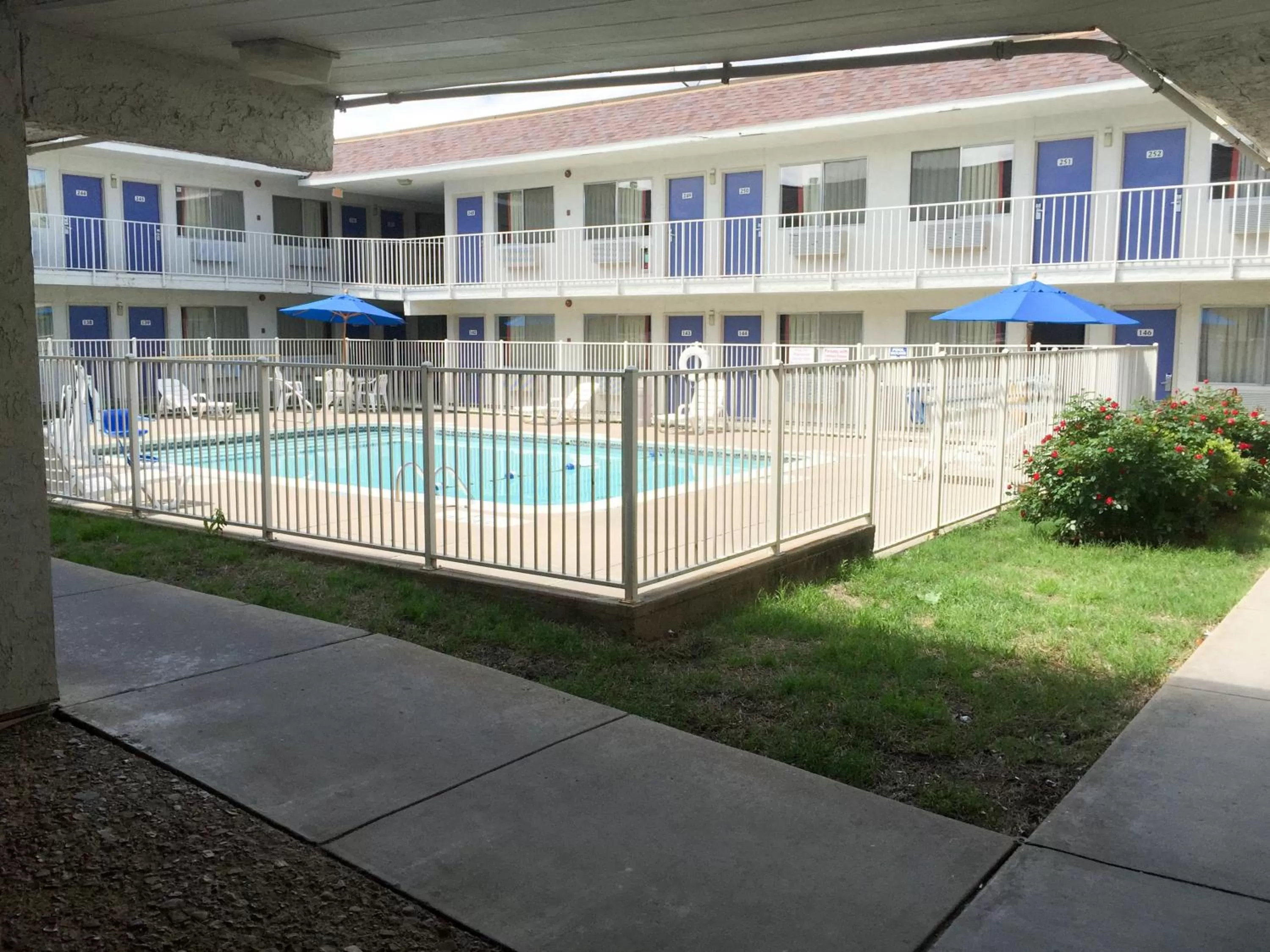 Swimming pool in Motel 6-Ardmore, OK
