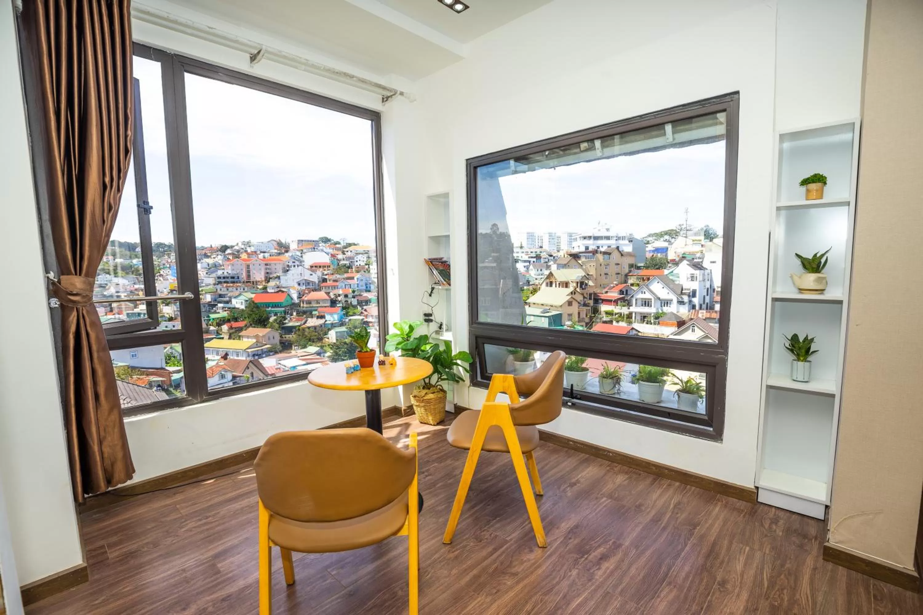 Seating area in Ngàn Phố Studio & Love Hotel