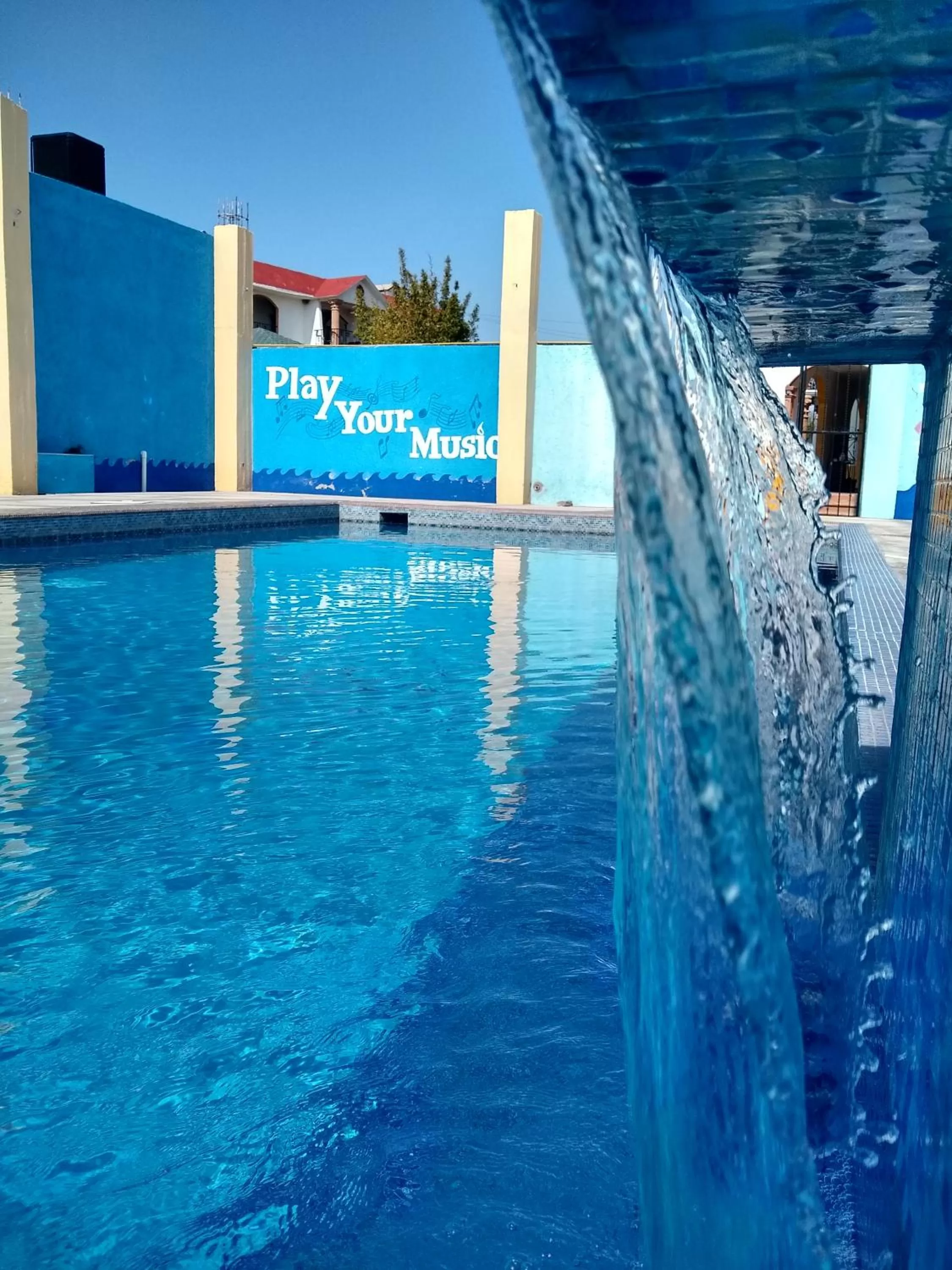 Swimming pool in Hotel Santa Barbara