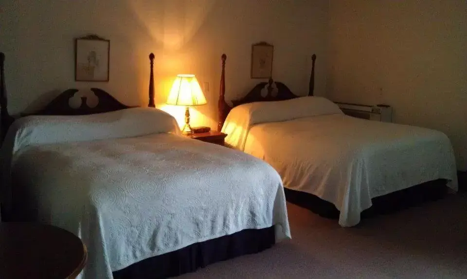 Standard Queen Room in Mario's International Spa, Hotel & Restaurant Standard Queen Room in Mario's International Spa, Hotel & Restaurant