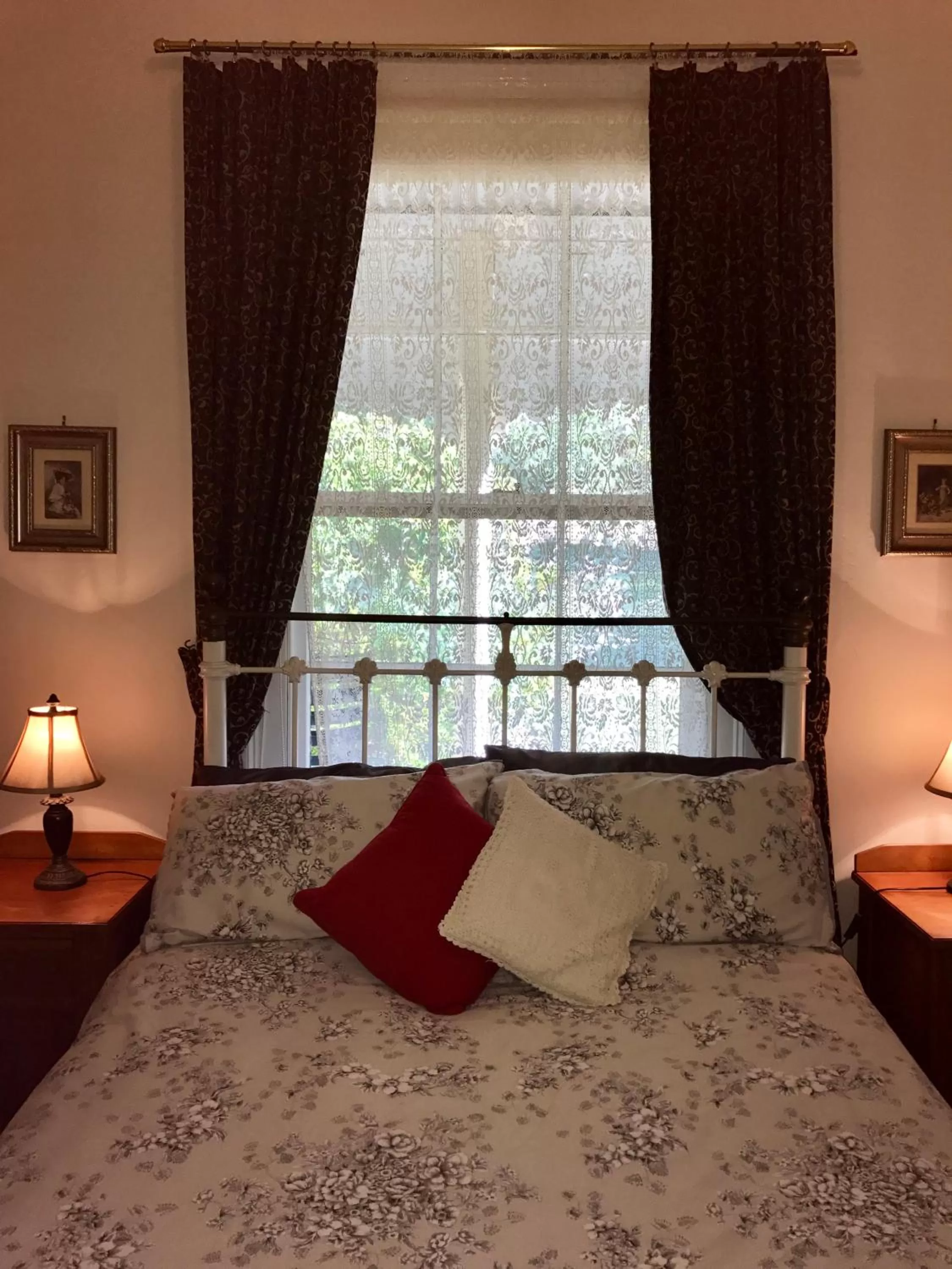 Photo of the whole room, Bed in Dingup House