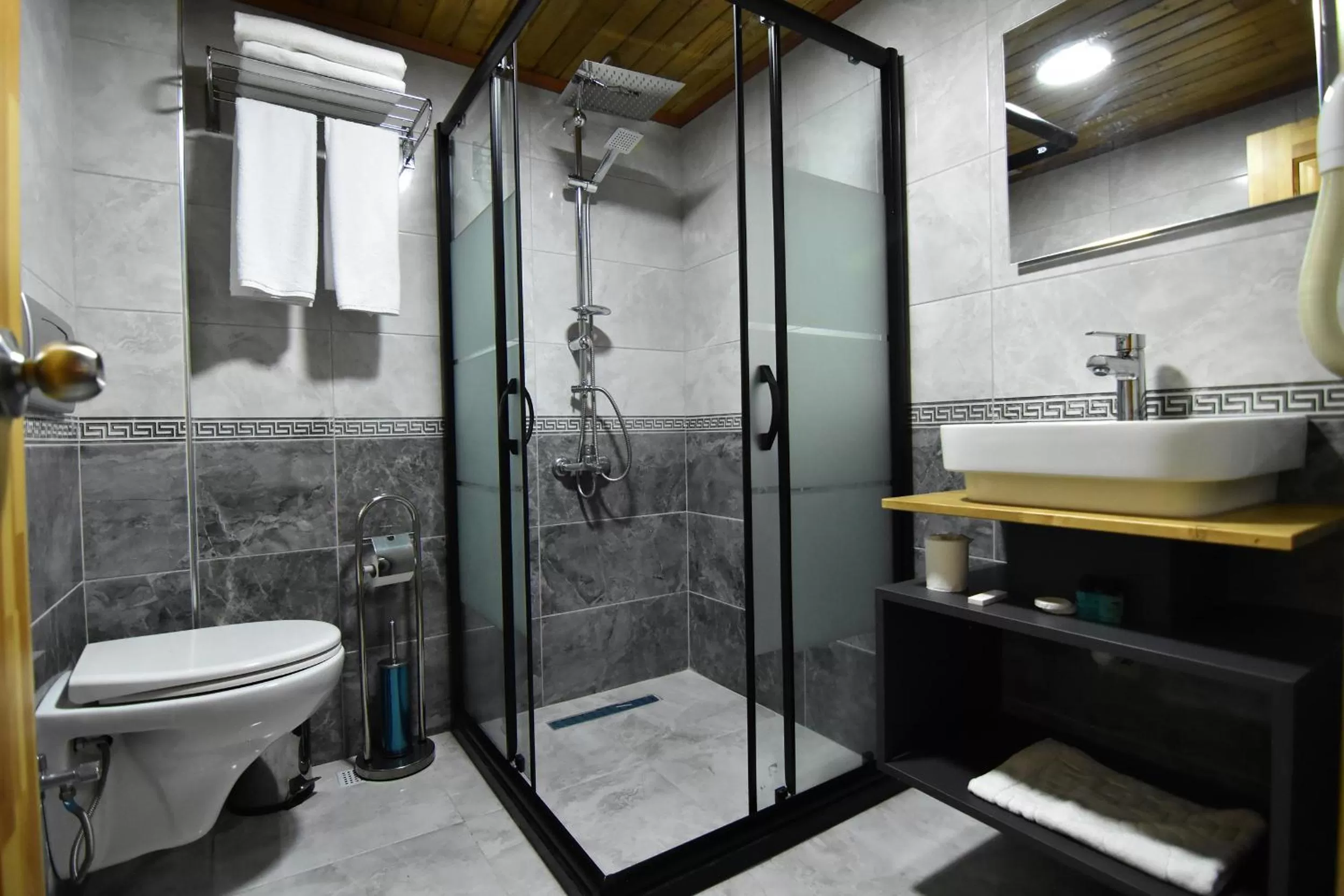 Bathroom in Sandal Otel