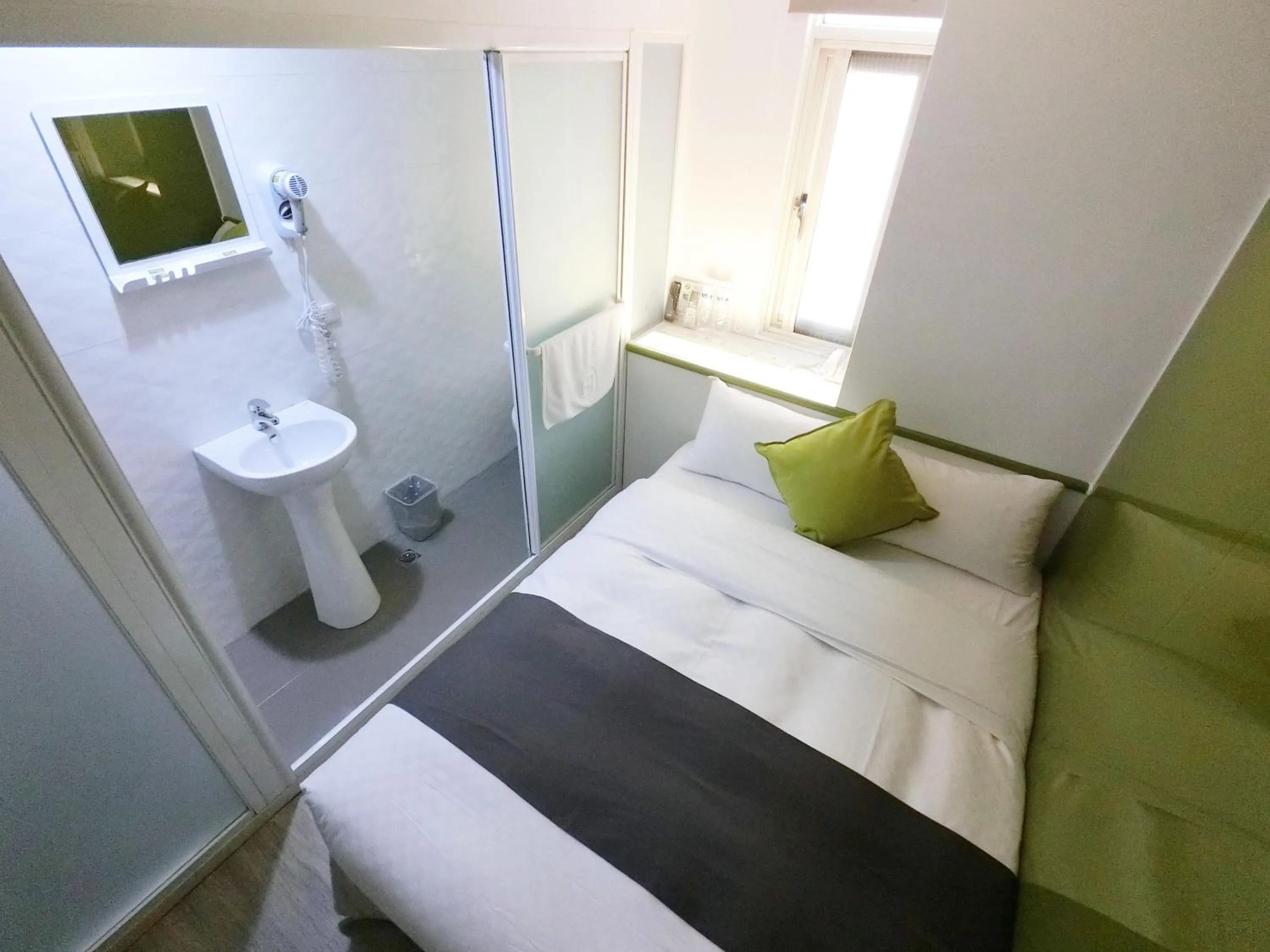 Bathroom, Bed in T.O. Hotel Chengde