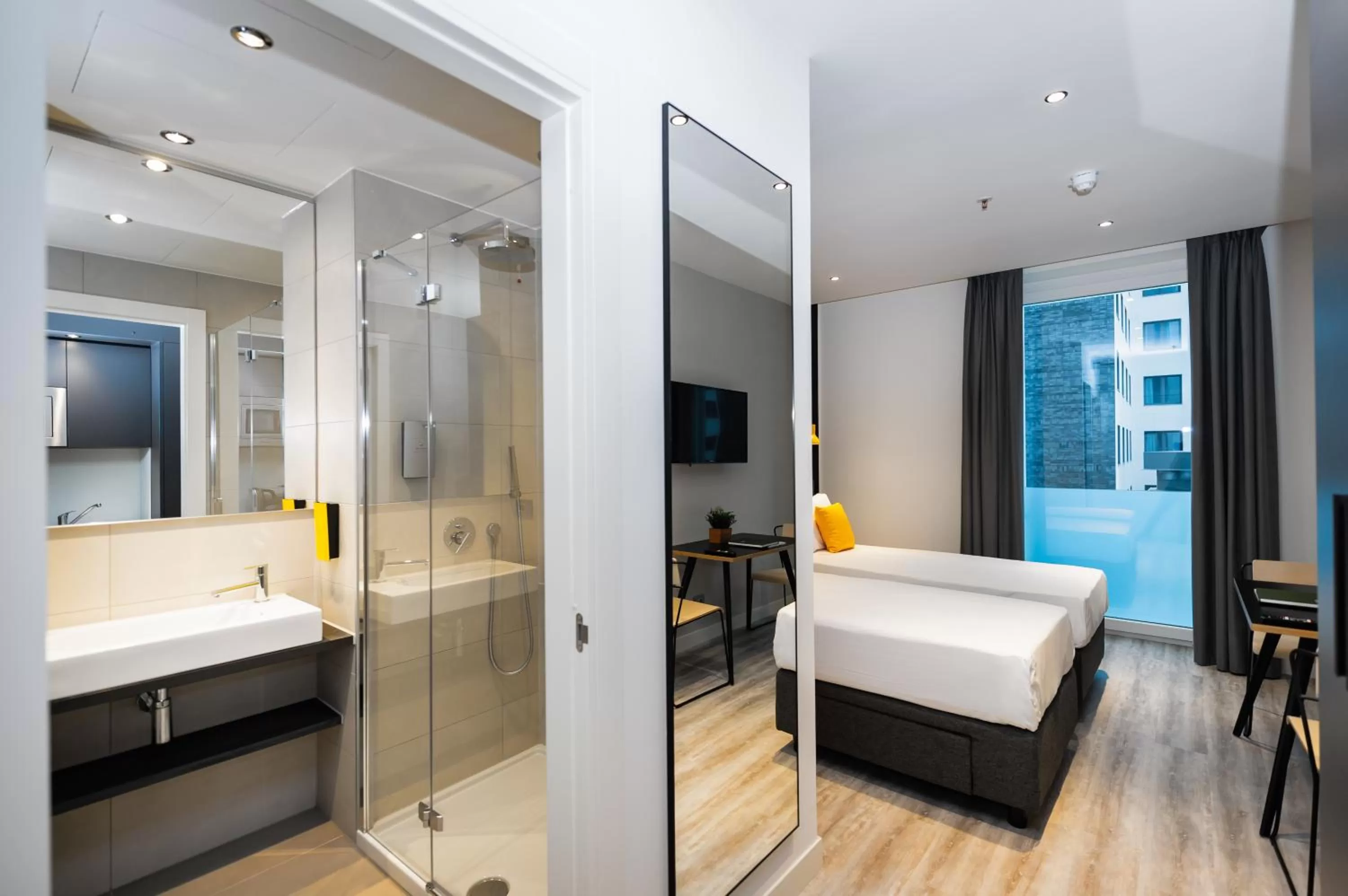 Shower, Bed in Staycity Aparthotels Venice Mestre