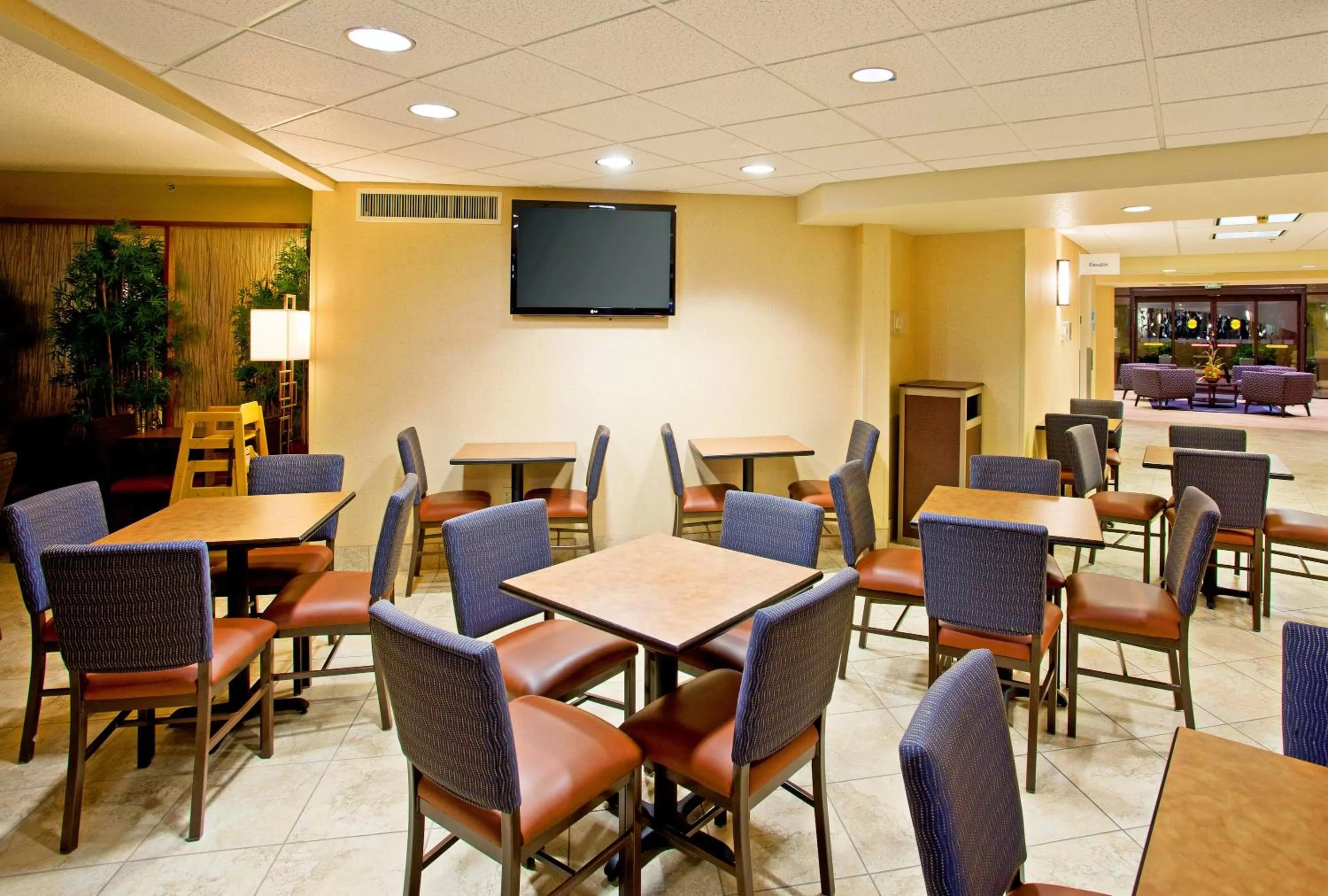 Restaurant/places to eat in Holiday Inn Express Scottsdale North by IHG