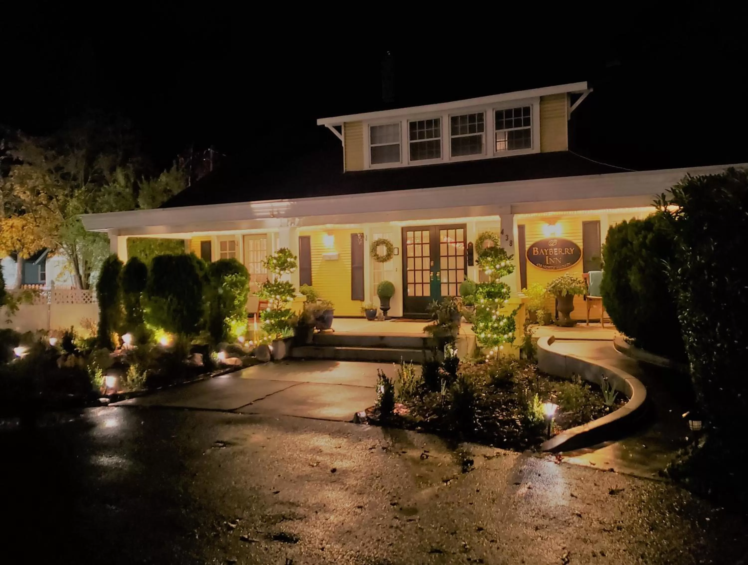 Property building in Bayberry Inn B&B and Oregon Wellness Retreat