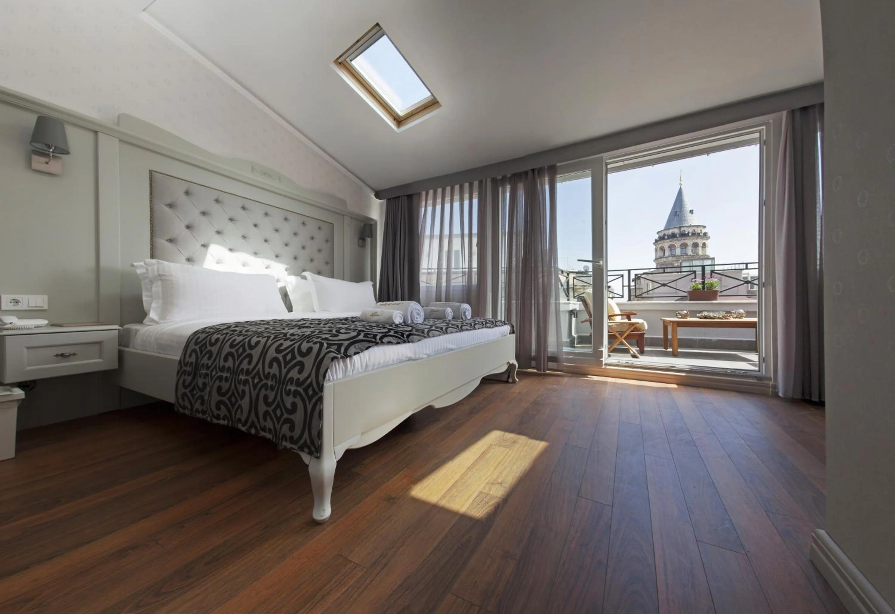 Photo of the whole room, Bed in Louis Appartements Galata