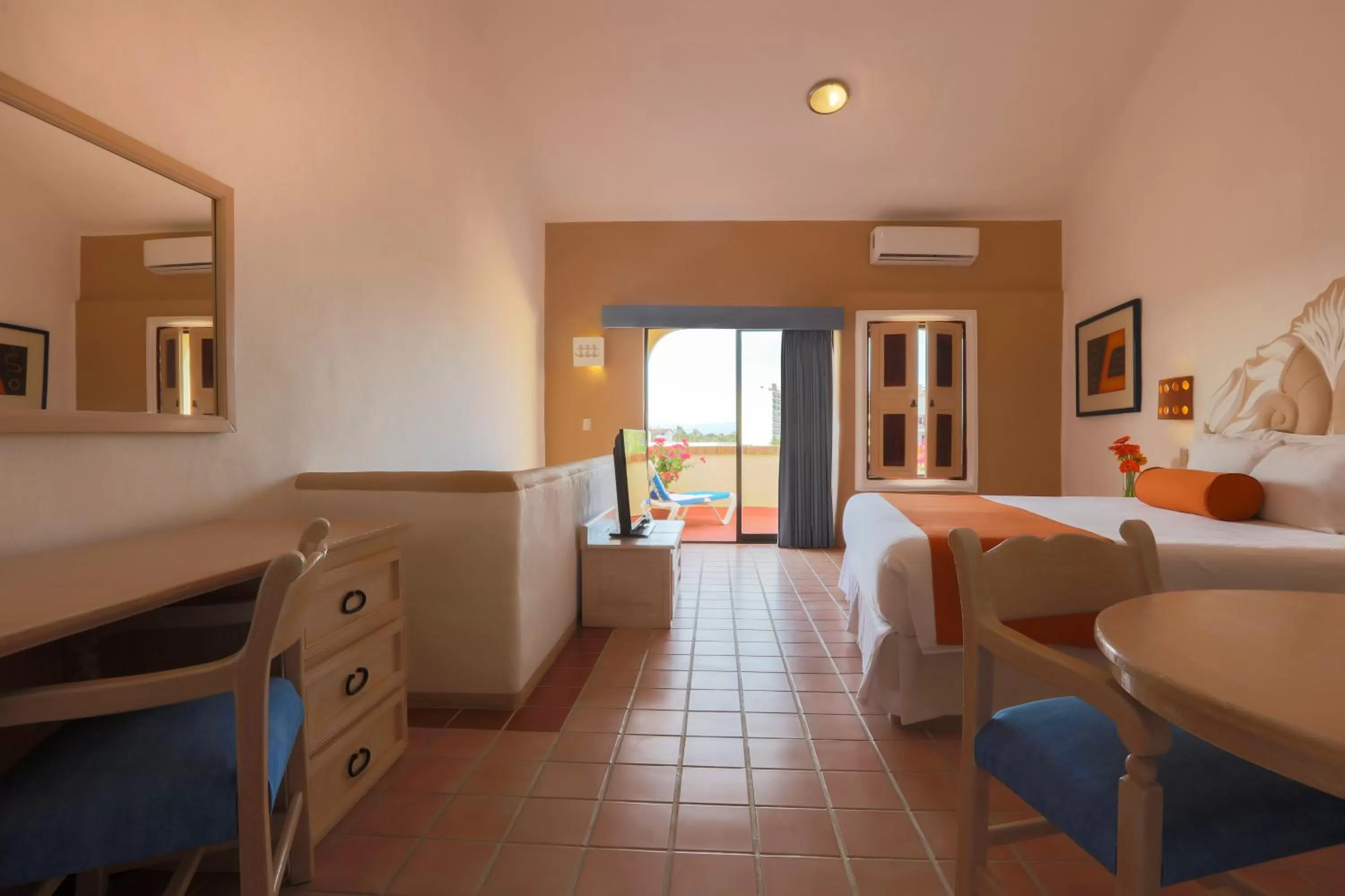 Photo of the whole room, Bed in Flamingo Vallarta Hotel & Marina