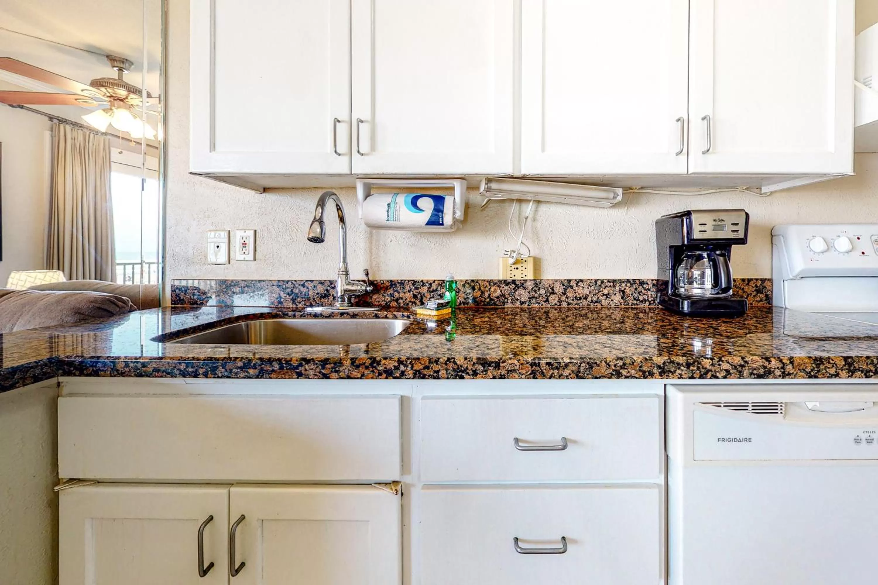 Kitchen/Kitchenette in La Internacional Condominiums #210