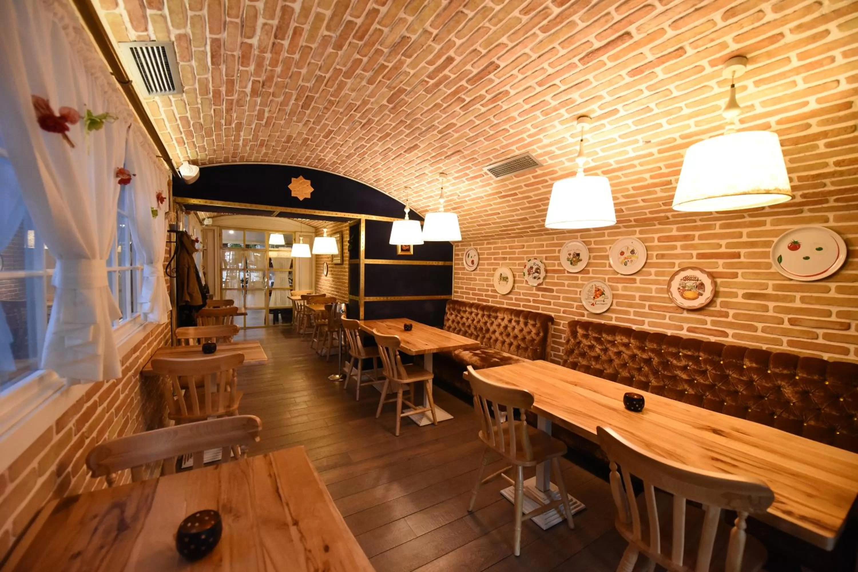 Restaurant/places to eat in Hotel Hymeti's Palace