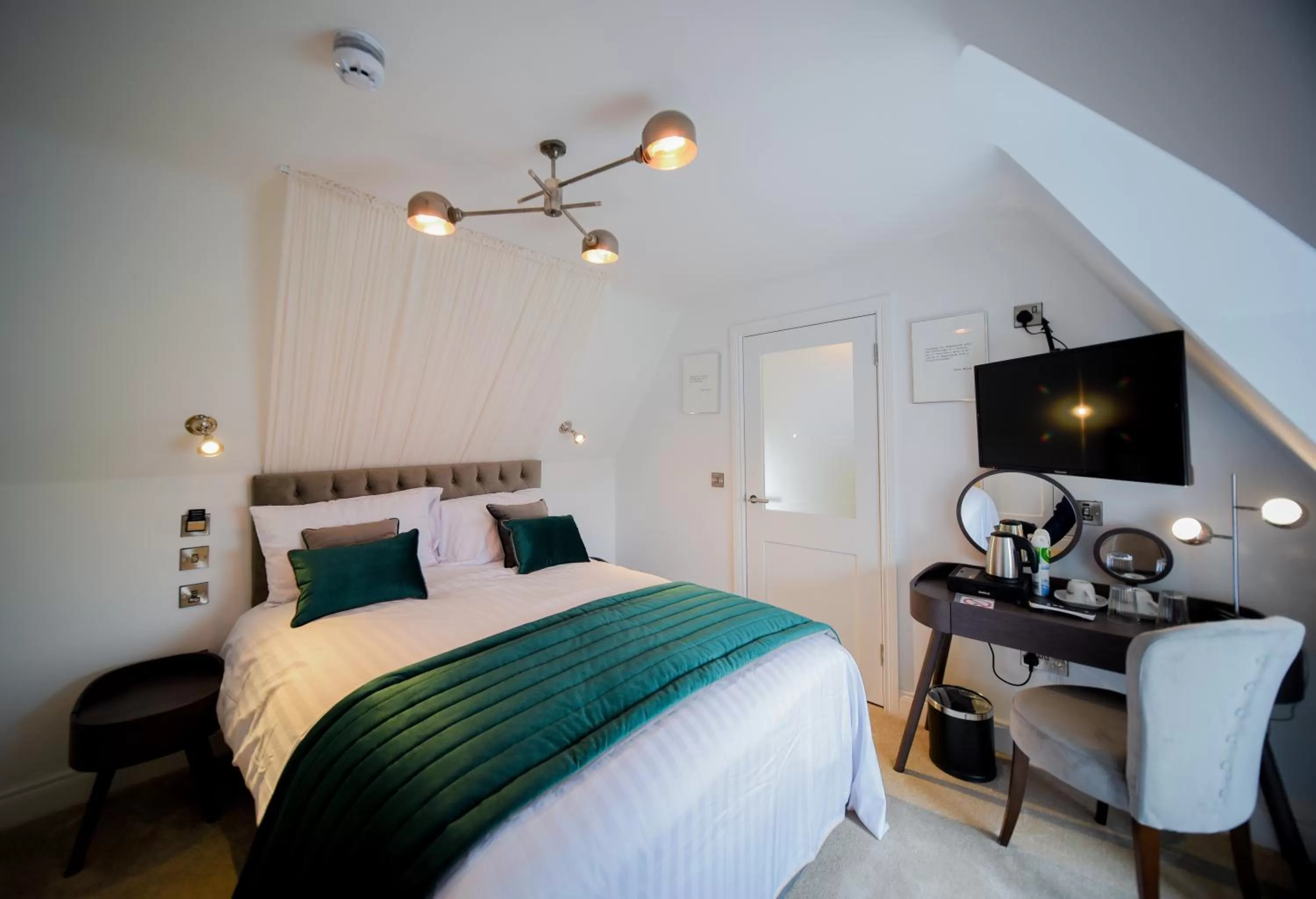 Photo of the whole room, Bed in The Strand Hotel, the former residence of Oscar Wilde