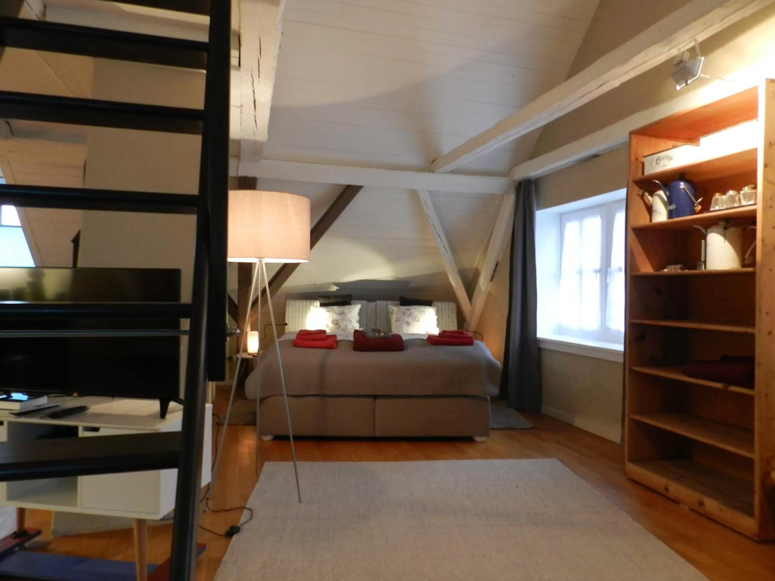 Photo of the whole room in Blue Wall BnB