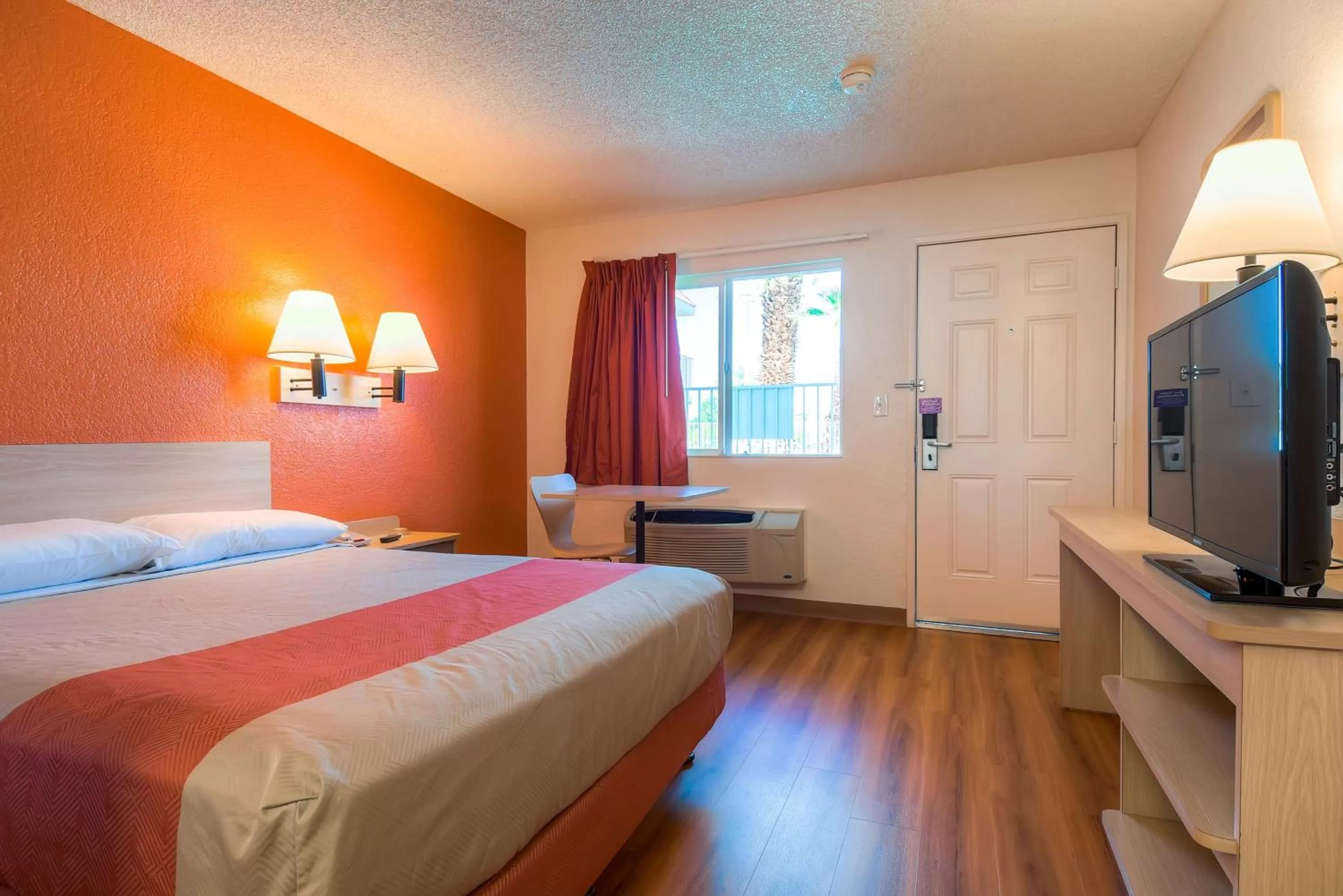 TV and multimedia, Bed in Motel 6-Rancho Mirage, CA - Palm Springs