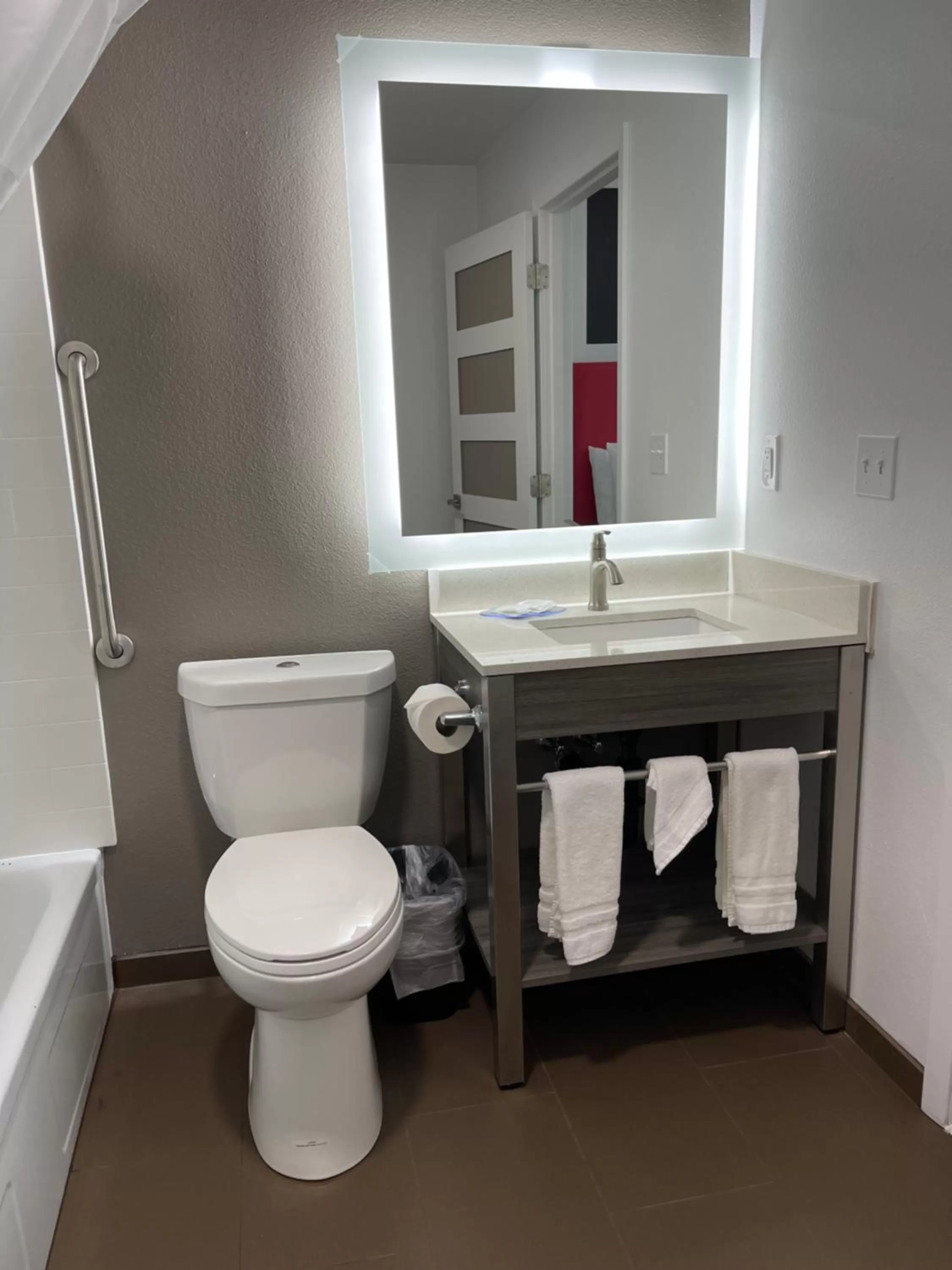 Bathroom in Seven Seas Inn & Suites