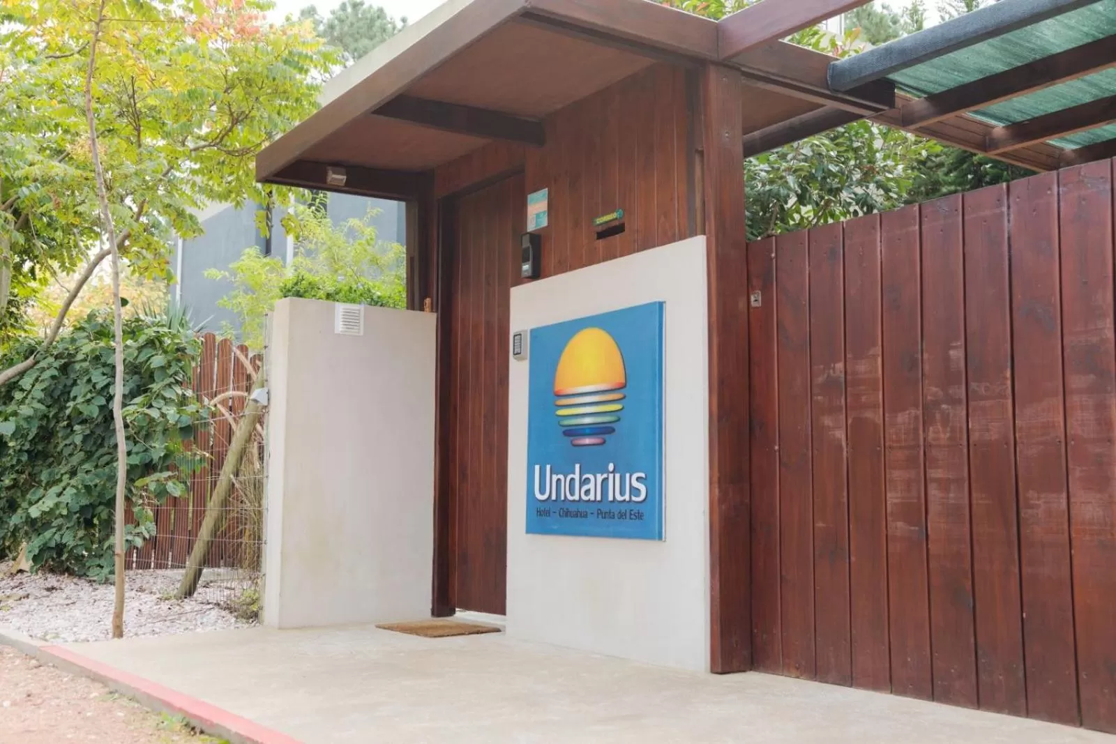 Facade/entrance in Undarius Hotel (exclusively gay men)