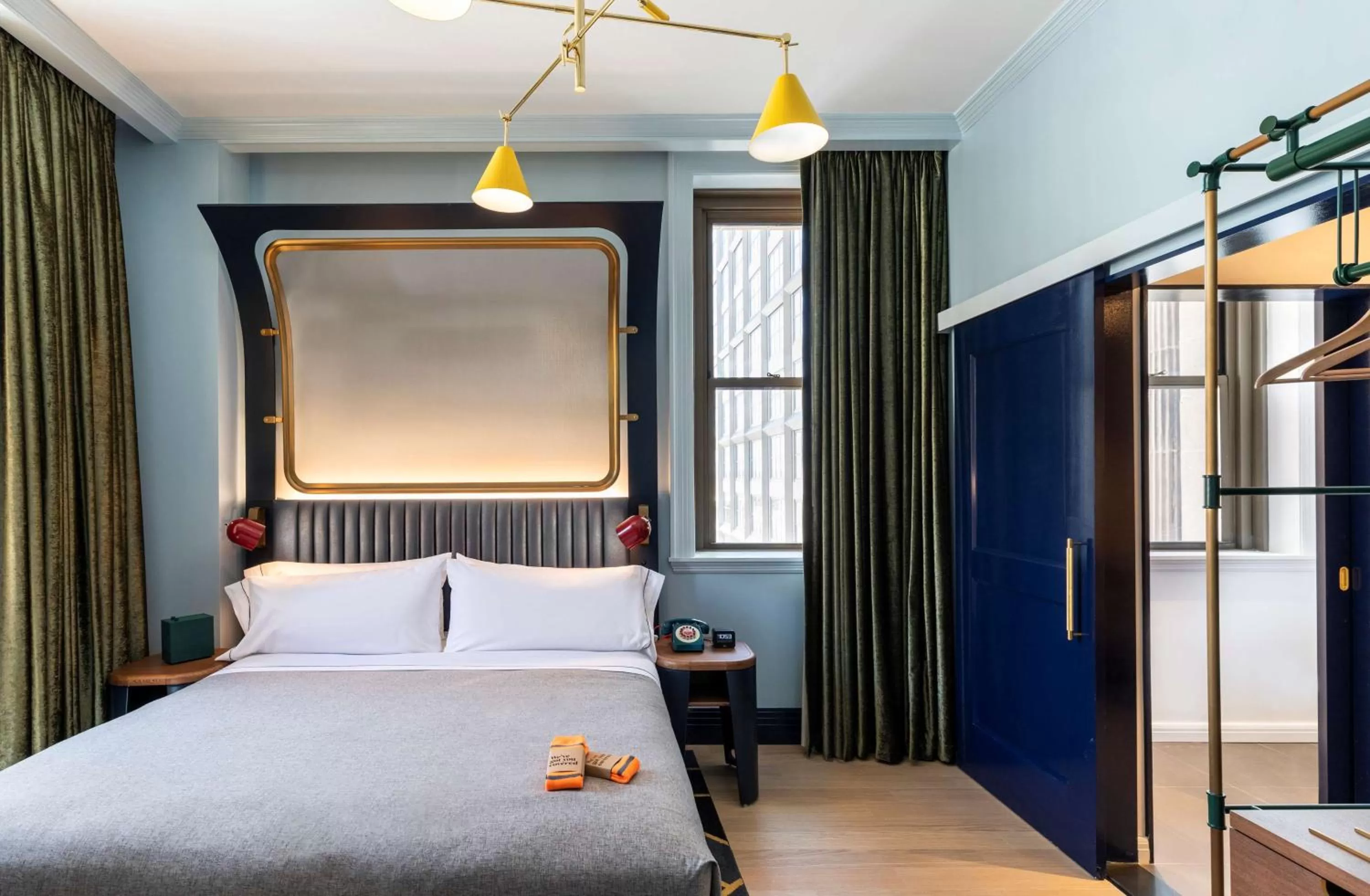 Bed in Canopy By Hilton Philadelphia Center City