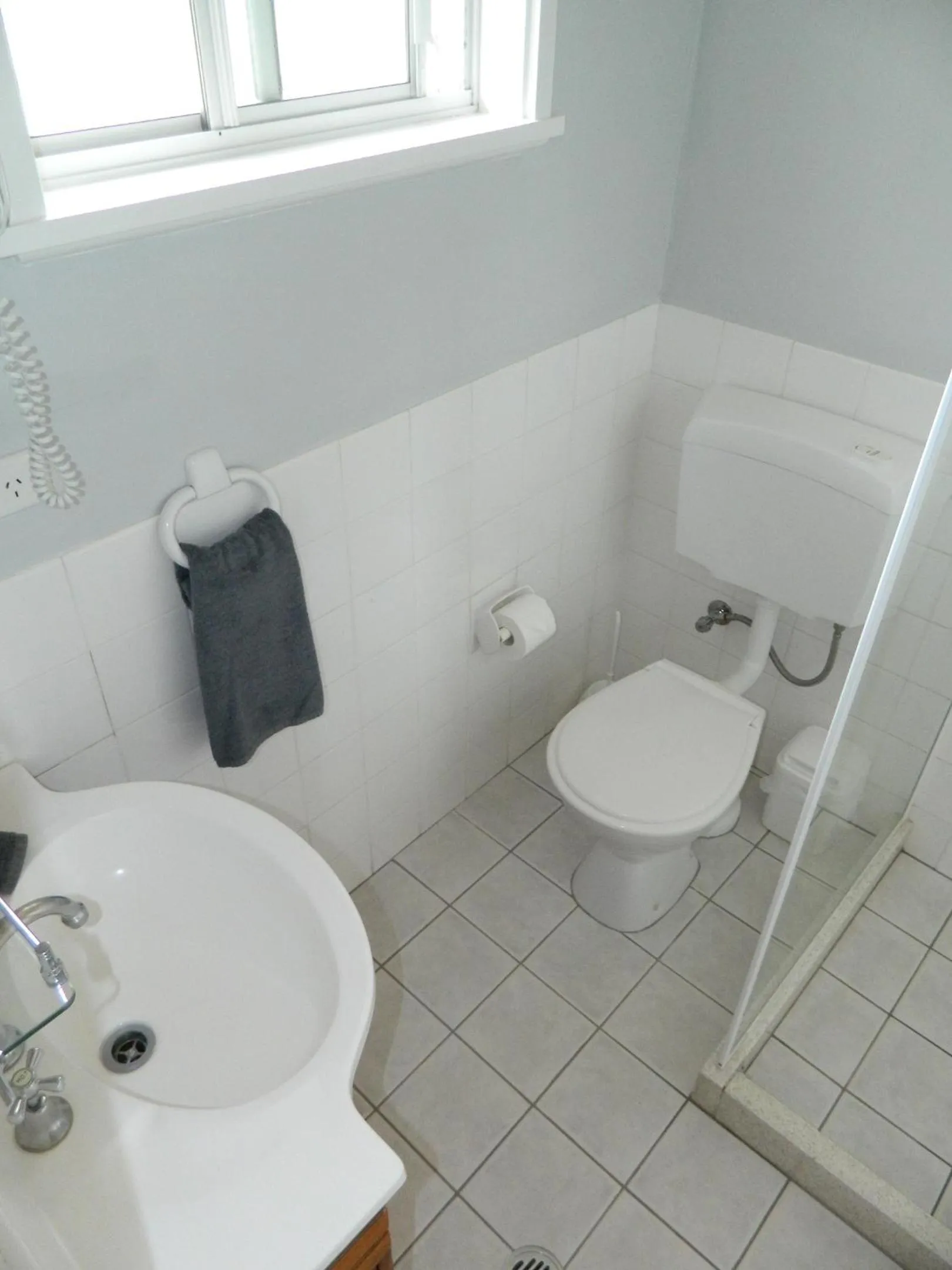 Bathroom in Orana Windmill Motel