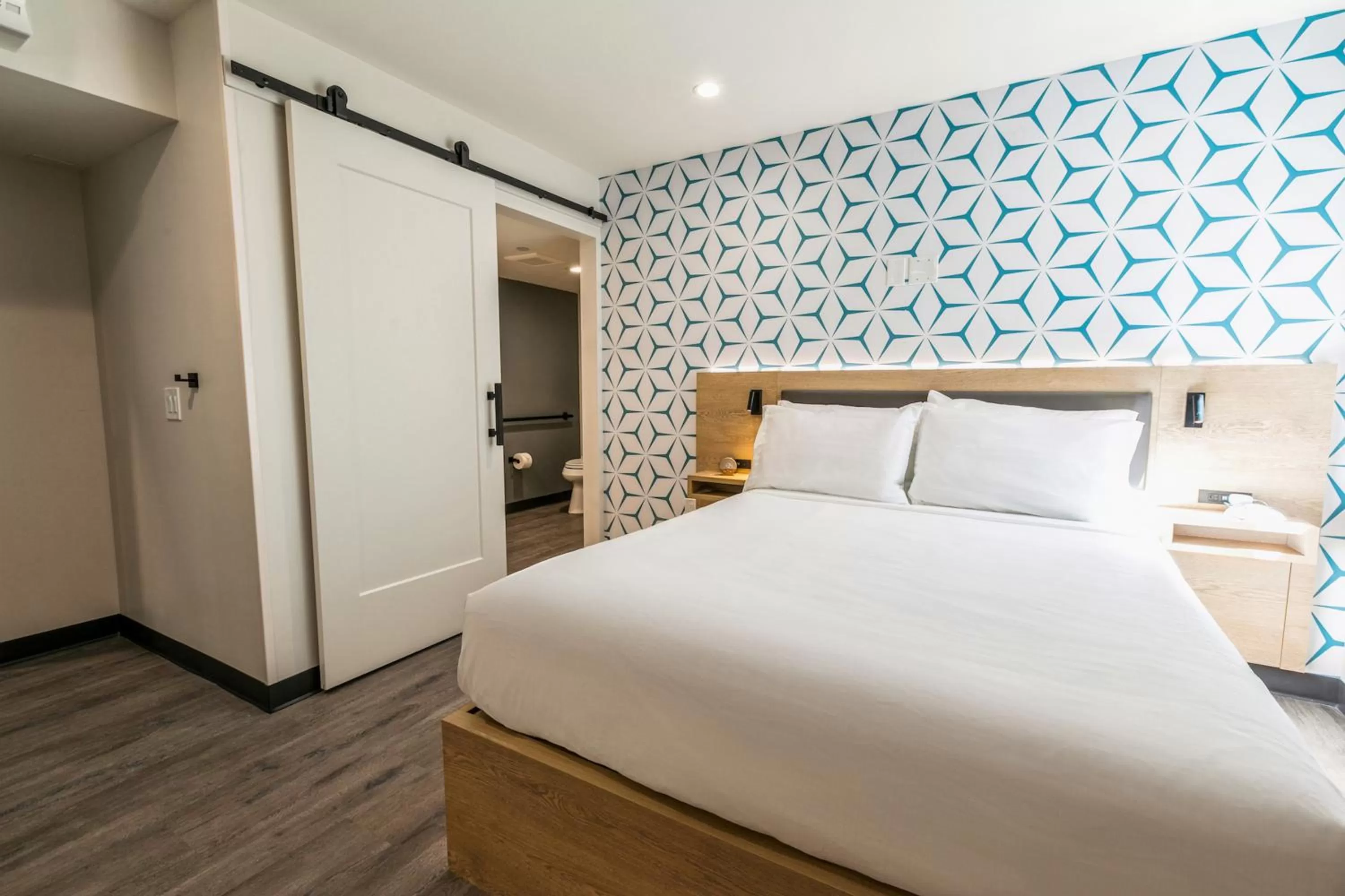 Accessible Queen Room (Self Check-in with Virtual Front Desk) in Kasa Niche Hotel Redwood City