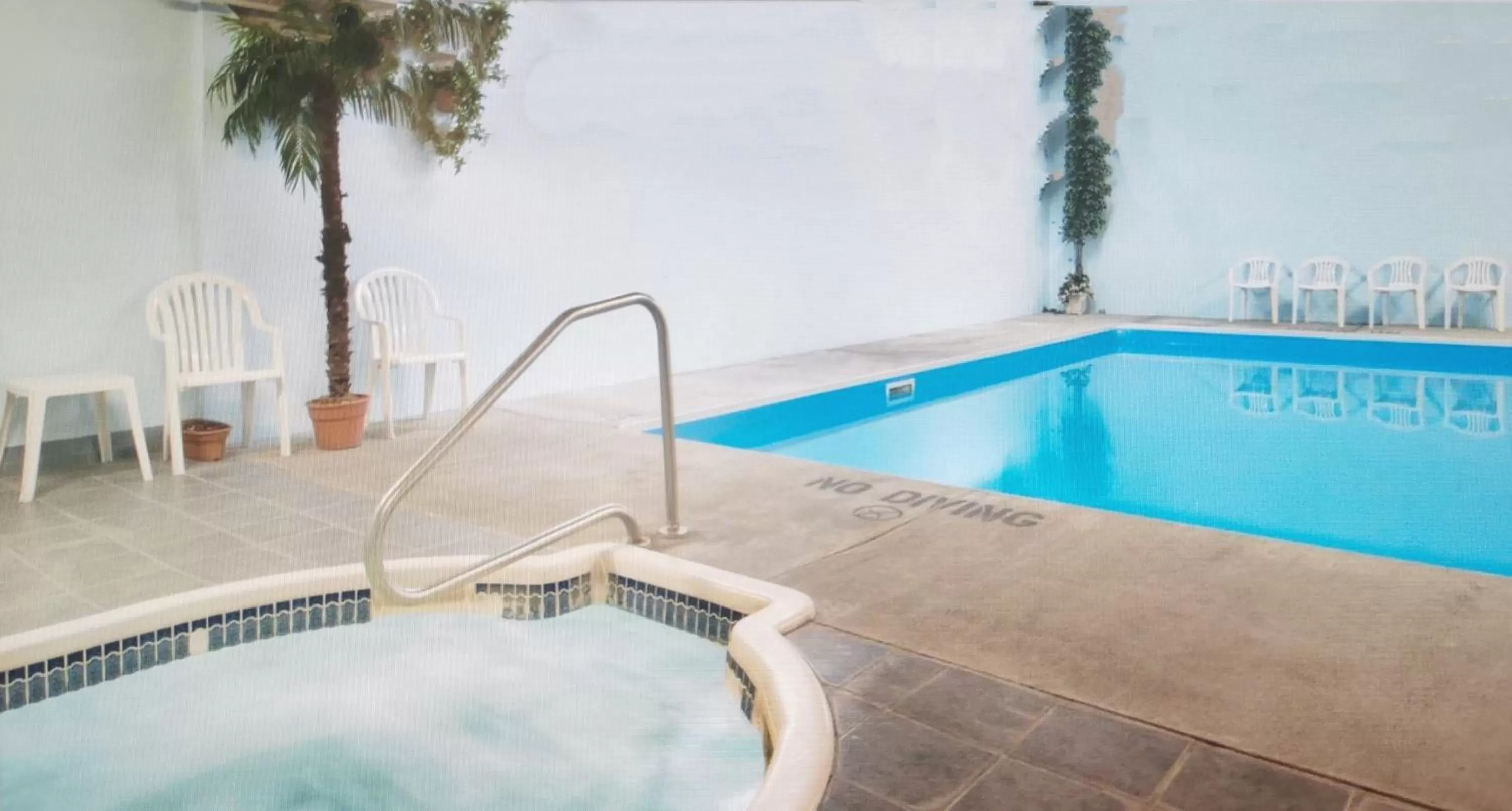 Swimming pool in MountainView Hotel Merritt