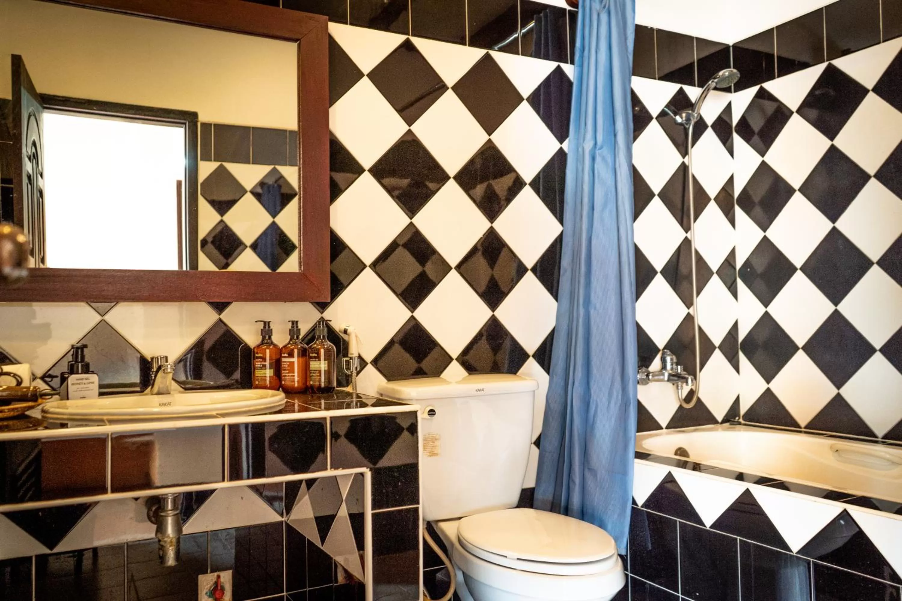 DEN HOTEL TOTONOU SIEM REAP