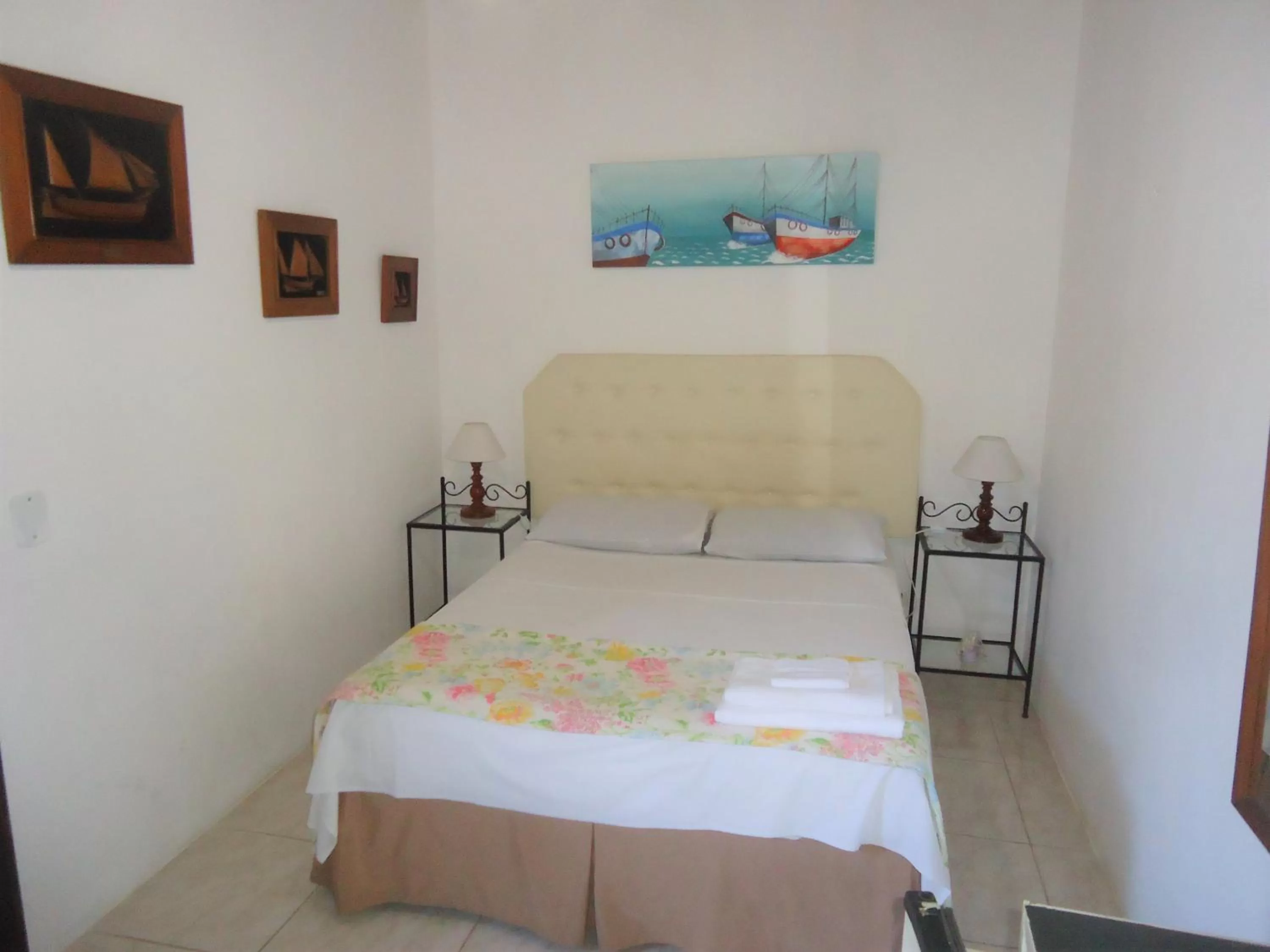 Photo of the whole room, Bed in Pousada L'étage