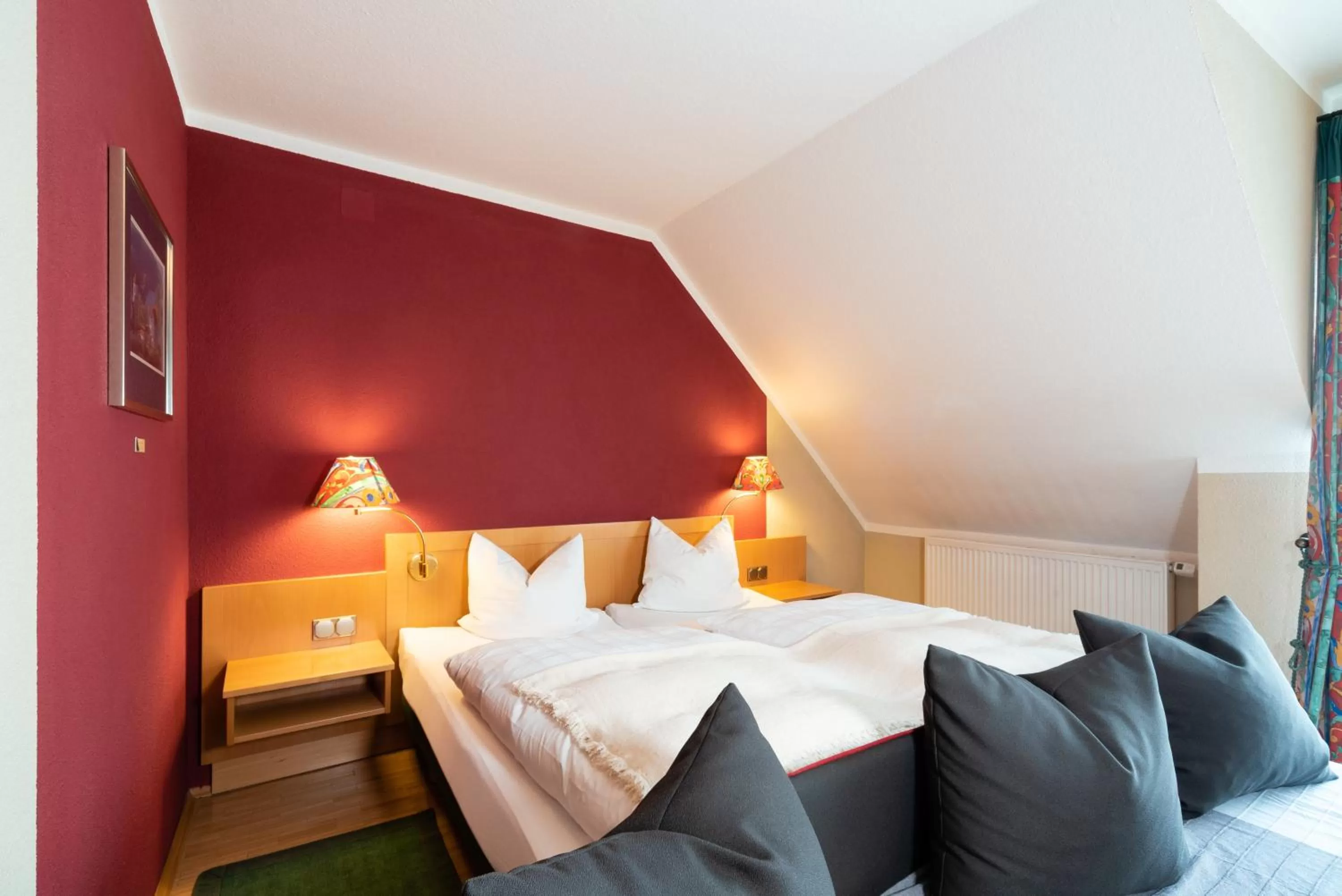 Photo of the whole room, Bed in Wirtshaus & Hotel Zur Alten Brauerei Zapf