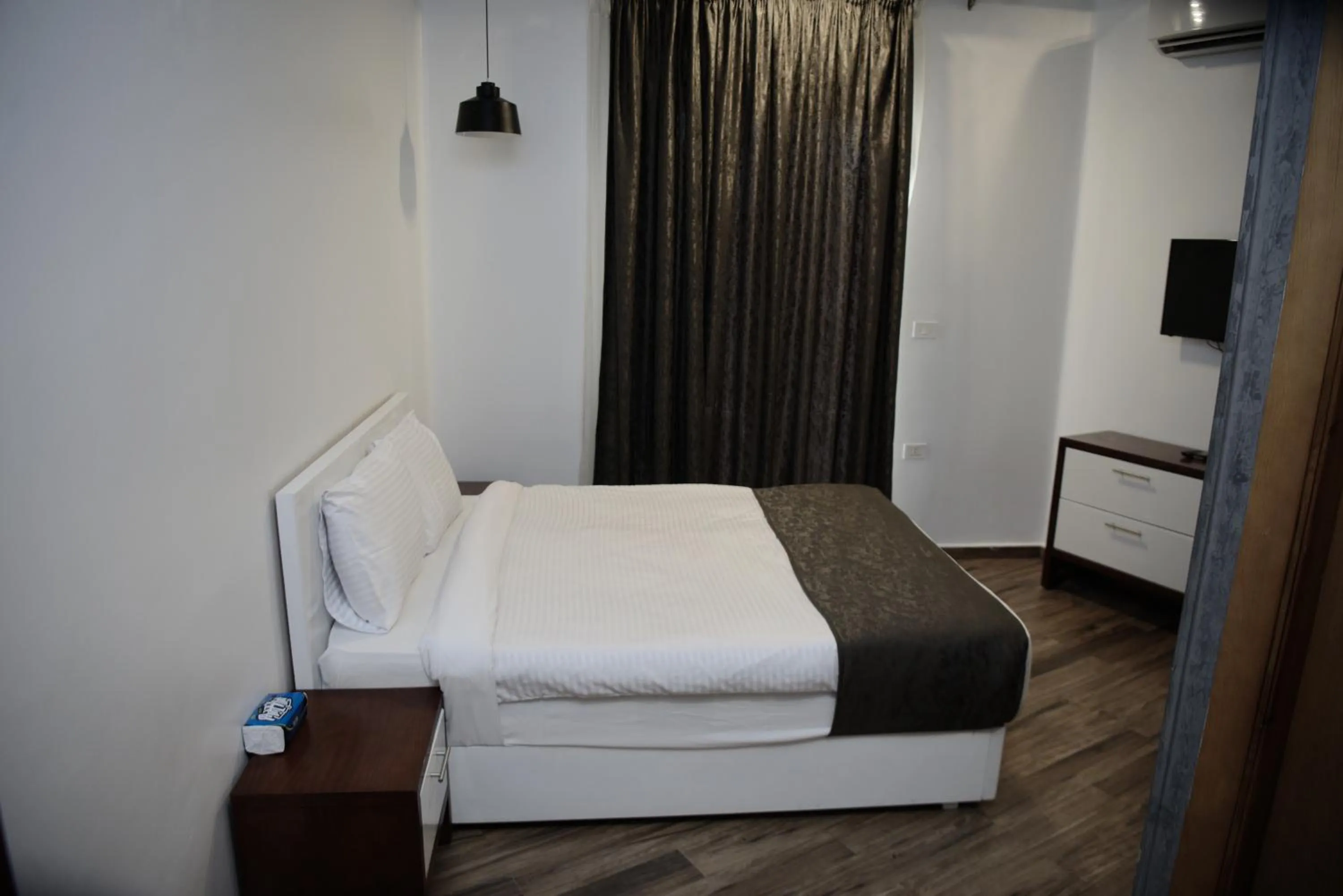 Bedroom, Bed in Museum Plaza