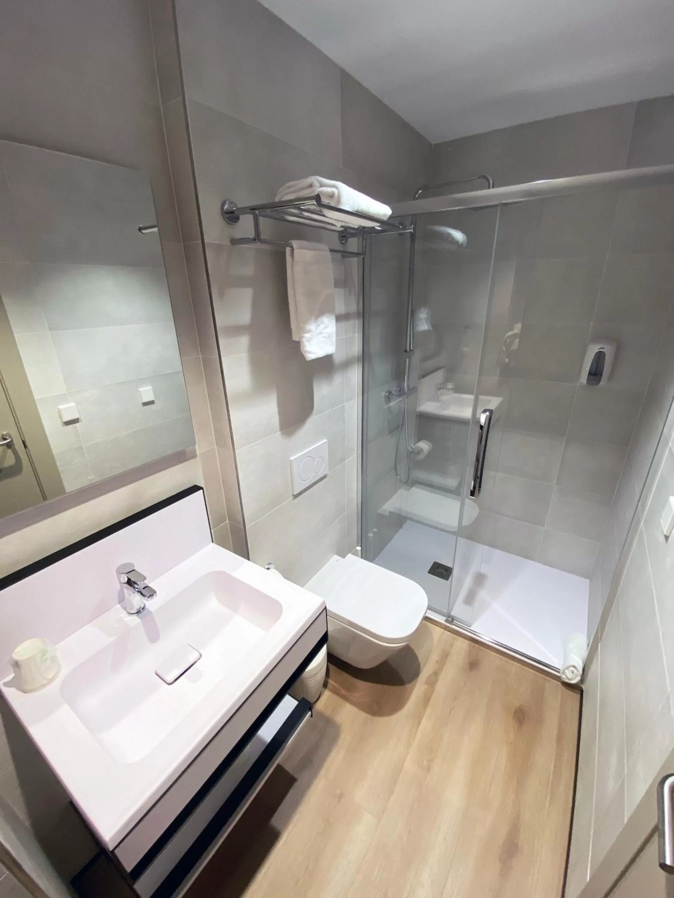 Bathroom in Hotel BESTPRICE Valencia