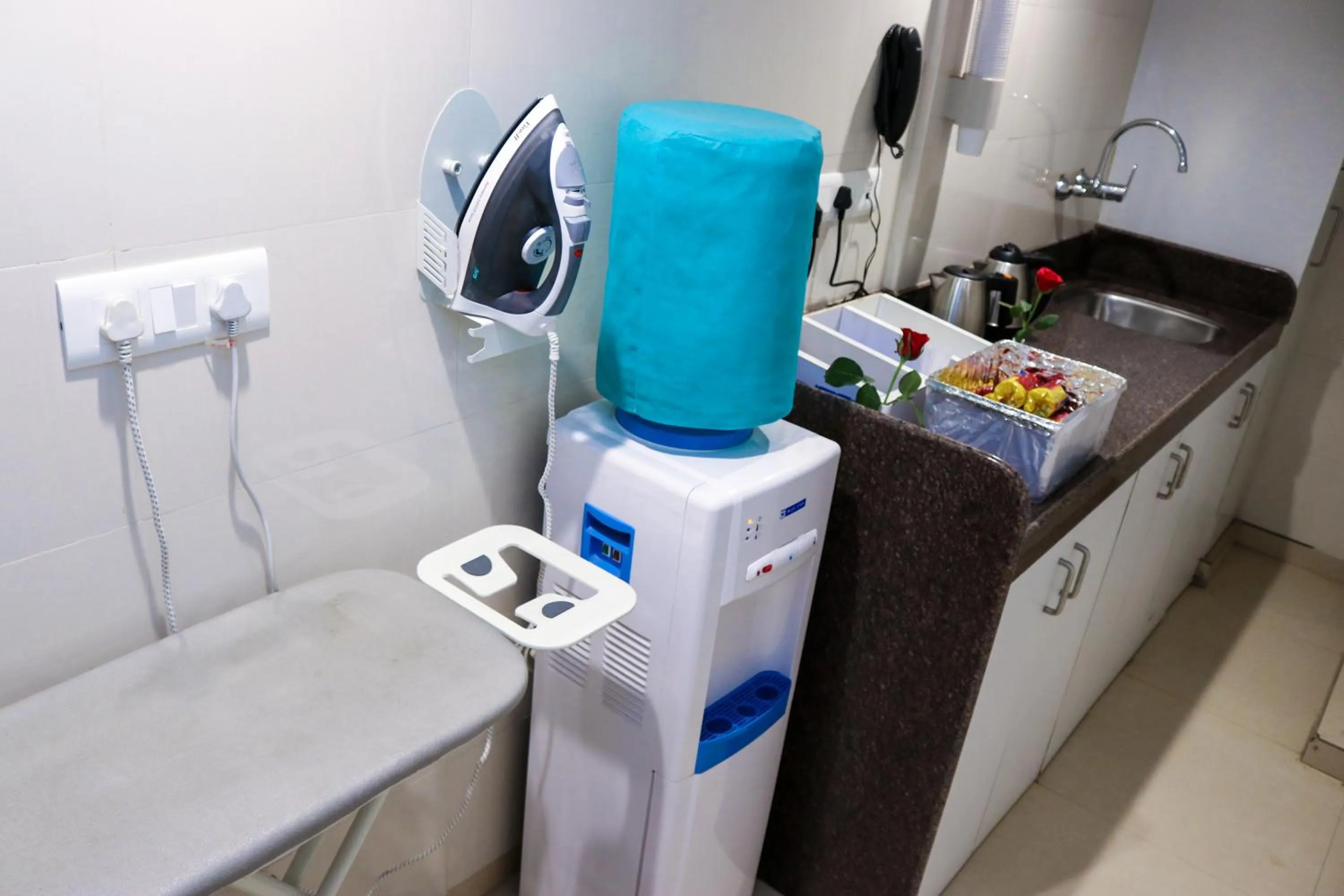 Coffee/tea facilities in 7 Apple Hotel, Vadodara