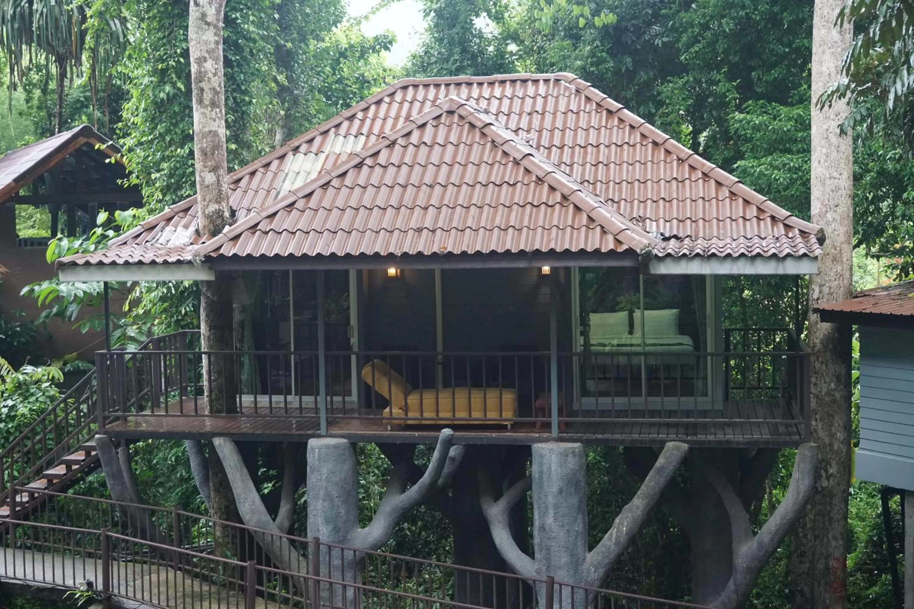 Property Building in Rock and Tree House Resort