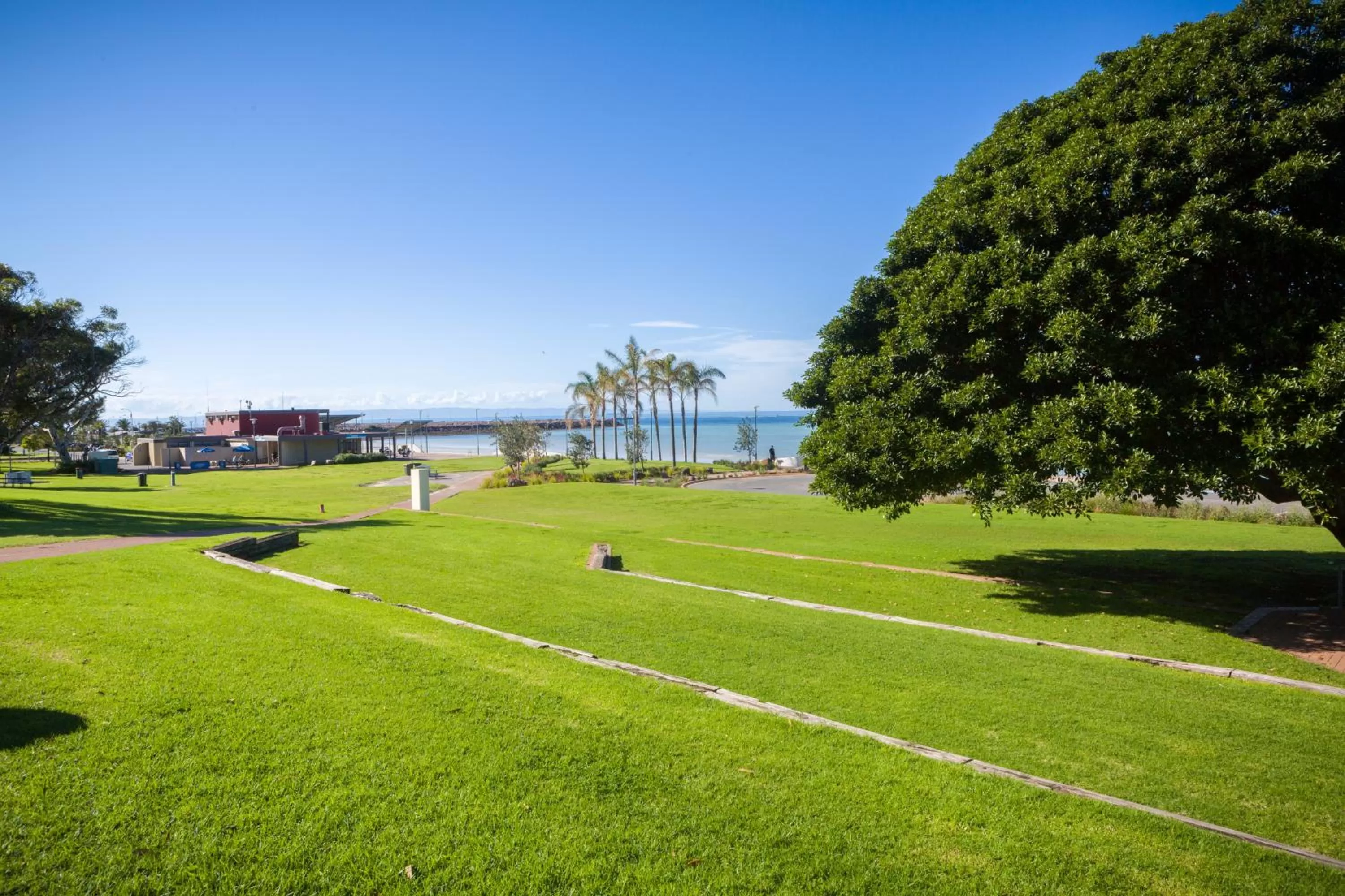 Restaurant/places to eat in Foreshore Motor Inn