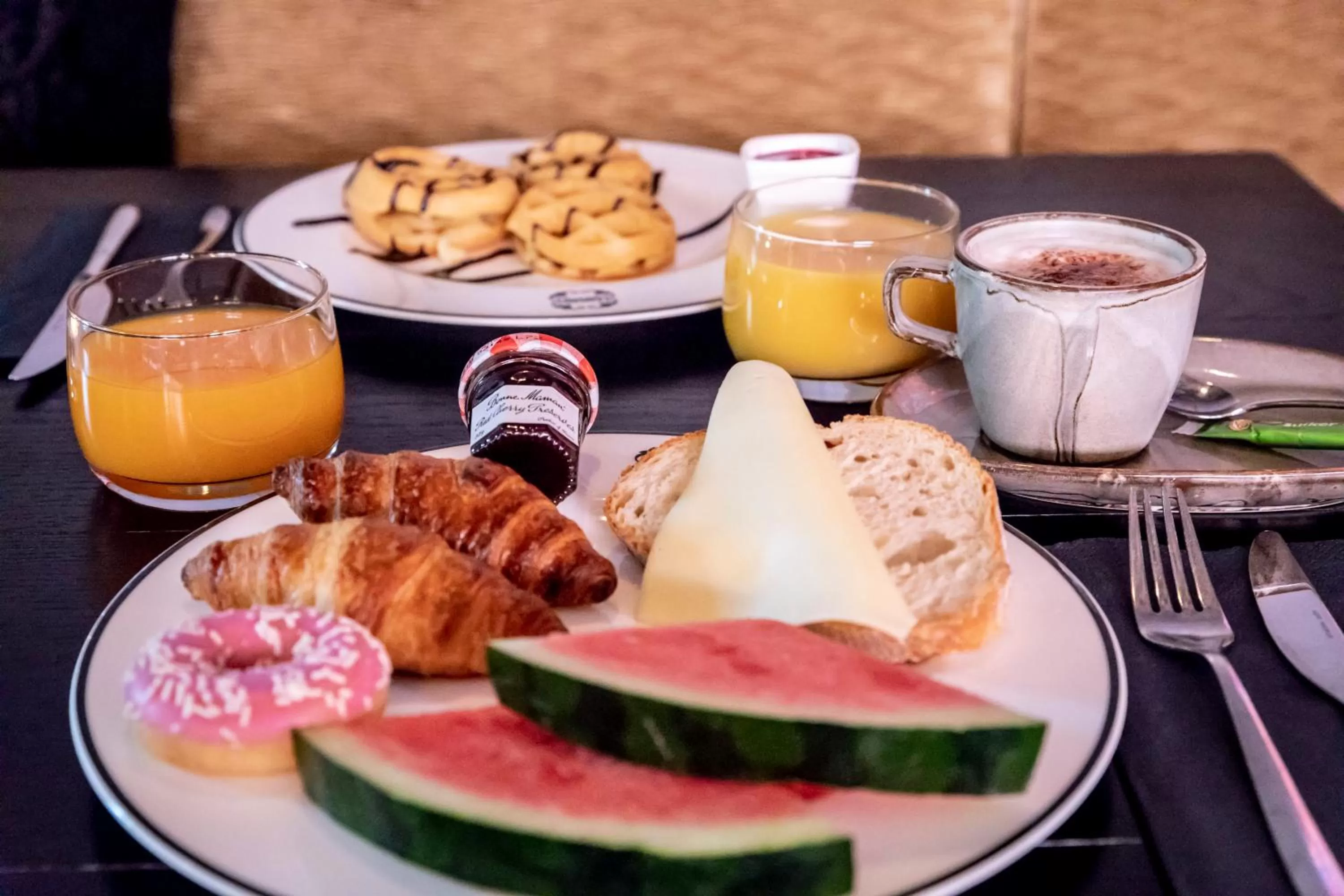 Continental breakfast in Carbon Hotel