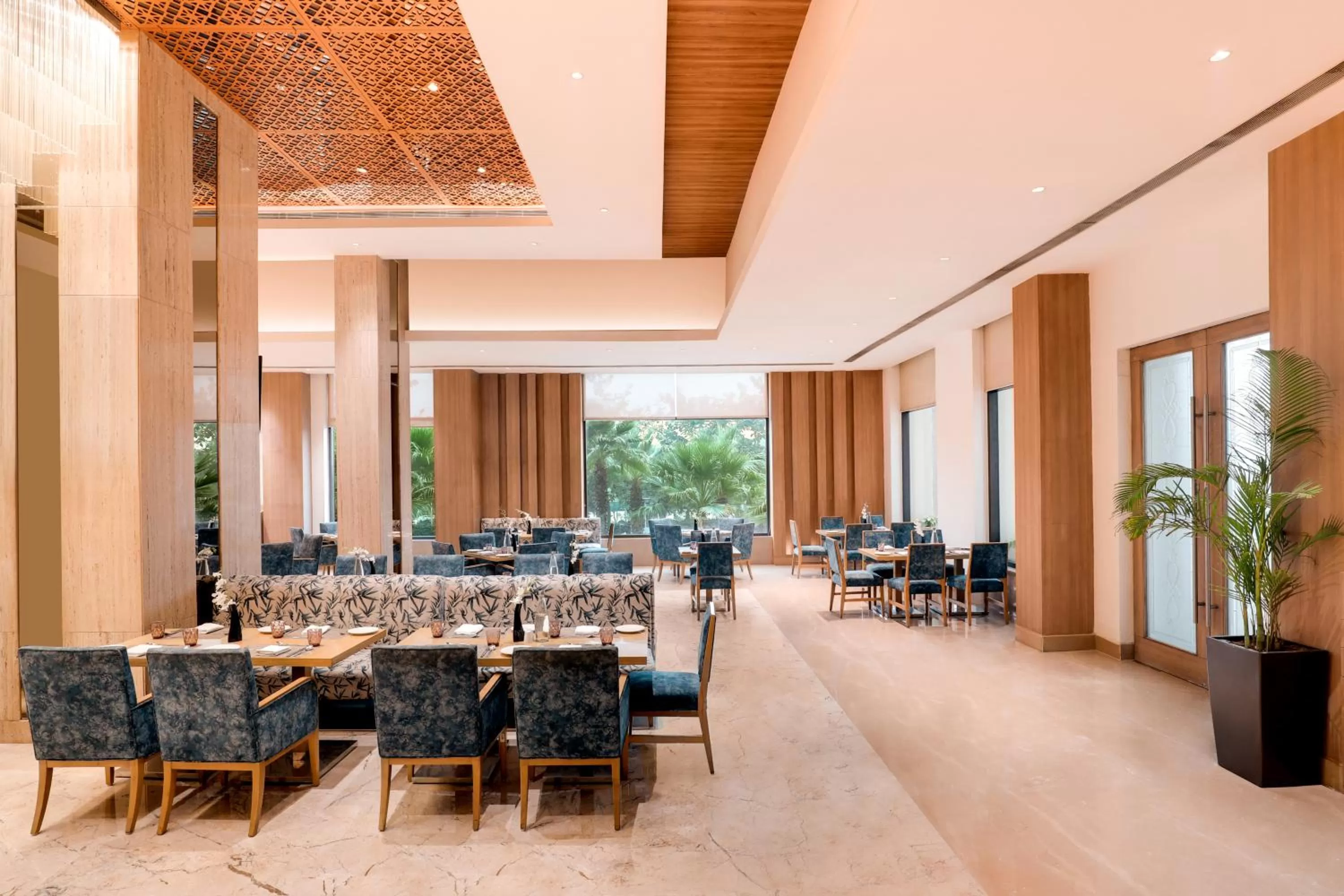 Restaurant/places to eat in Sandal Suites by Lemon Tree Hotels