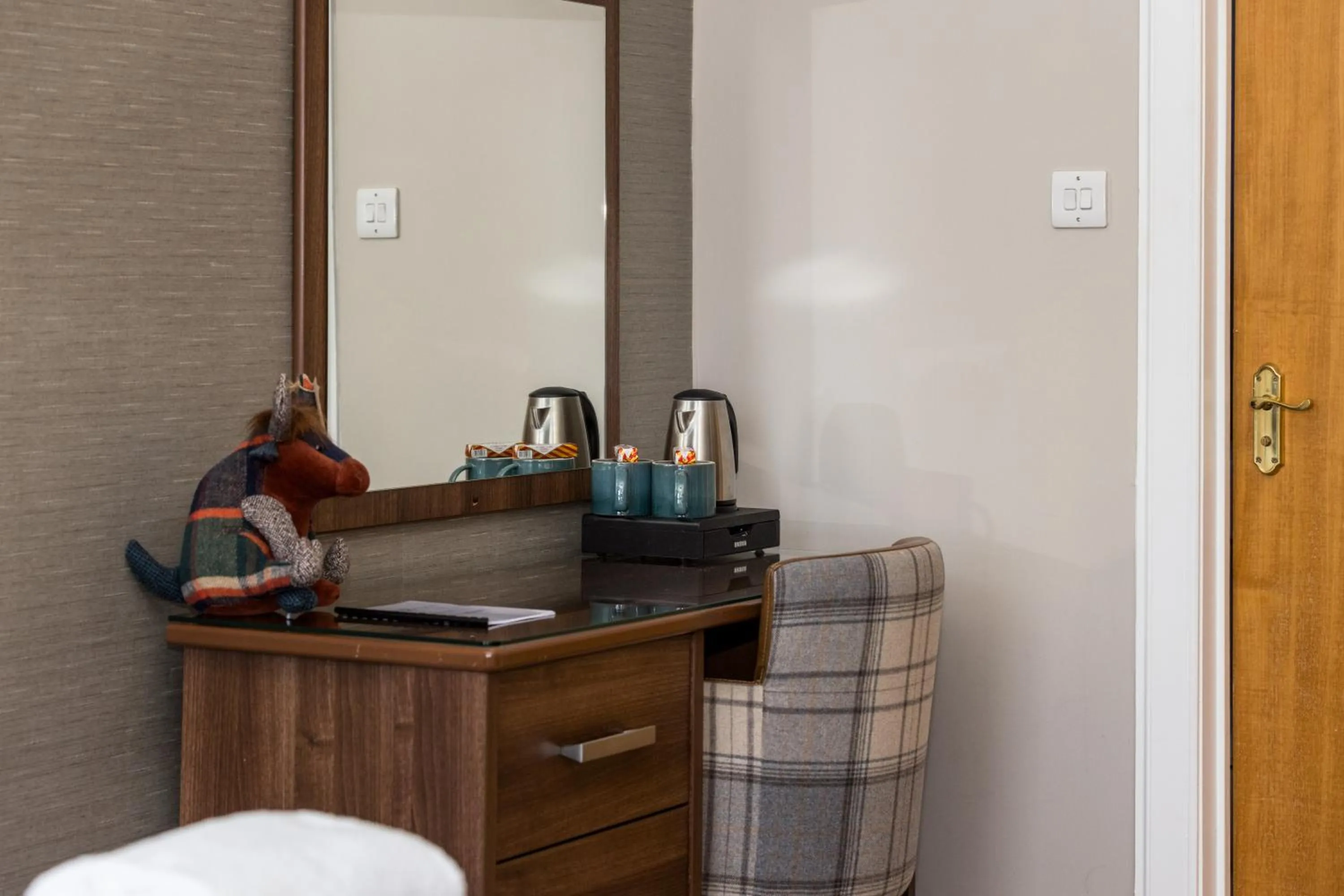 Coffee/tea facilities in 28 York Place Hotel