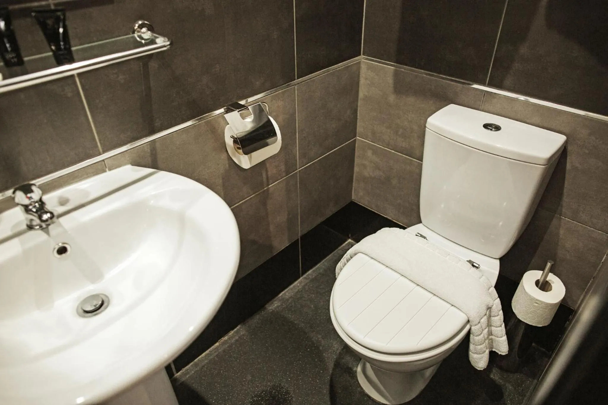 Bathroom in Peaky Blinders Accommodation & Bar