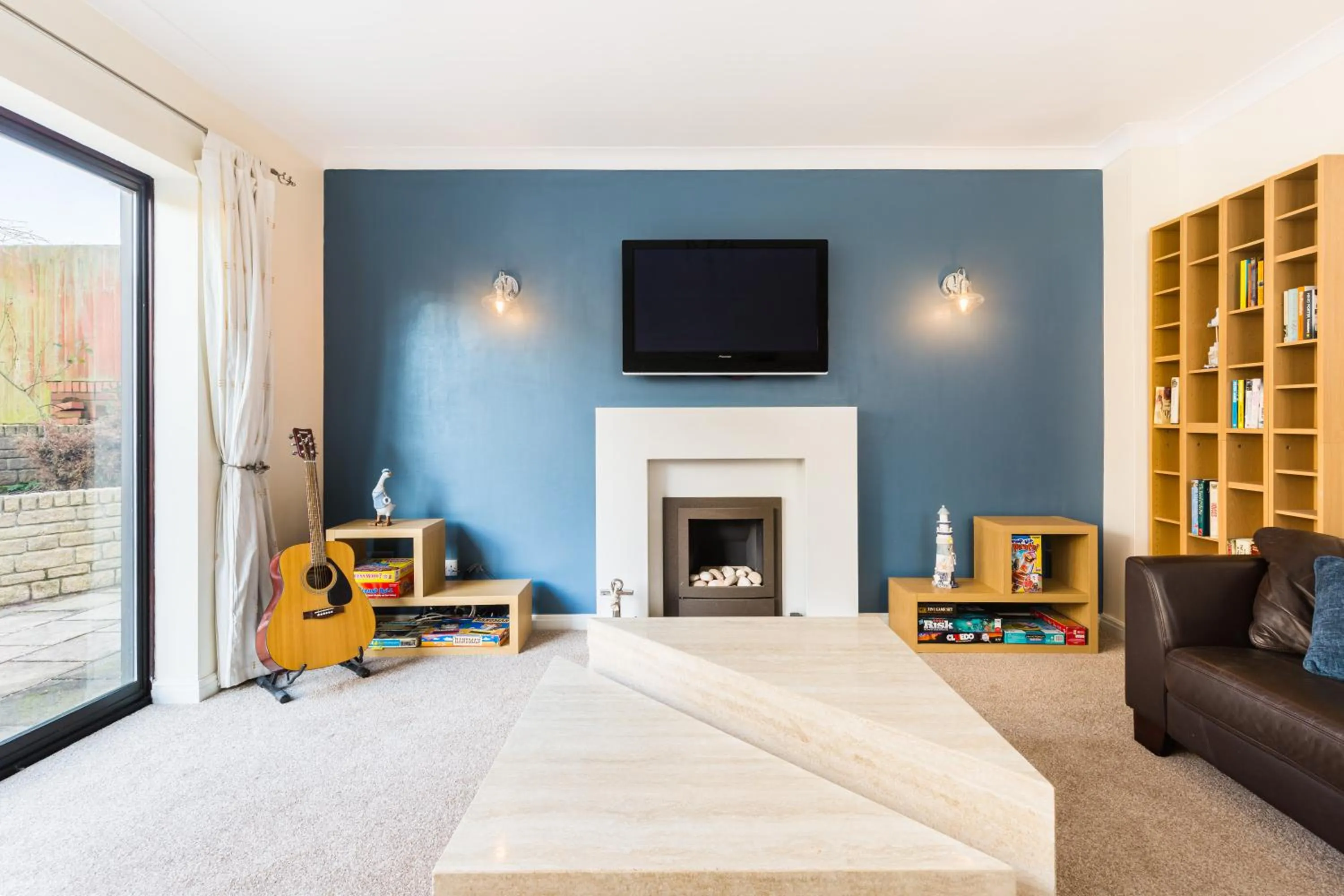 Living room in Drayton Manor House FREE parking