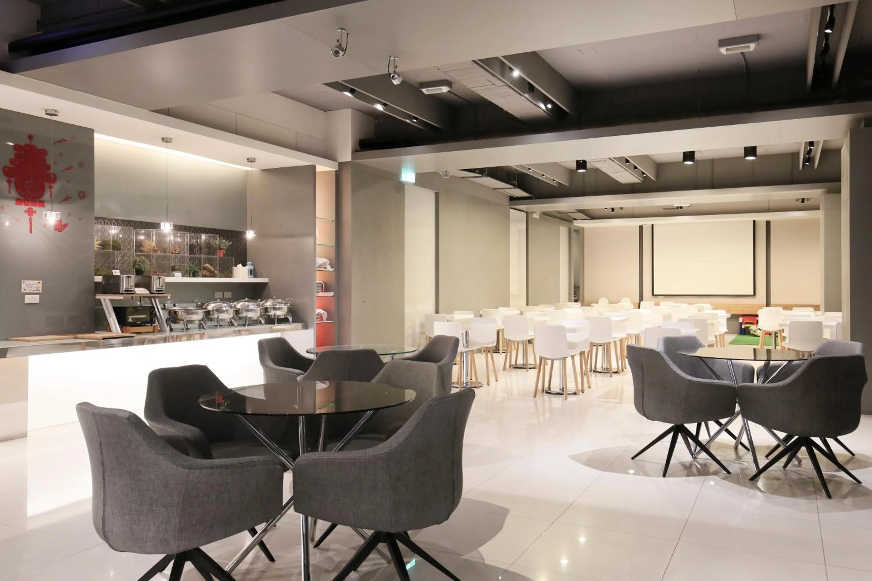 Restaurant/places to eat in Dandy Hotel-Daan Park Branch