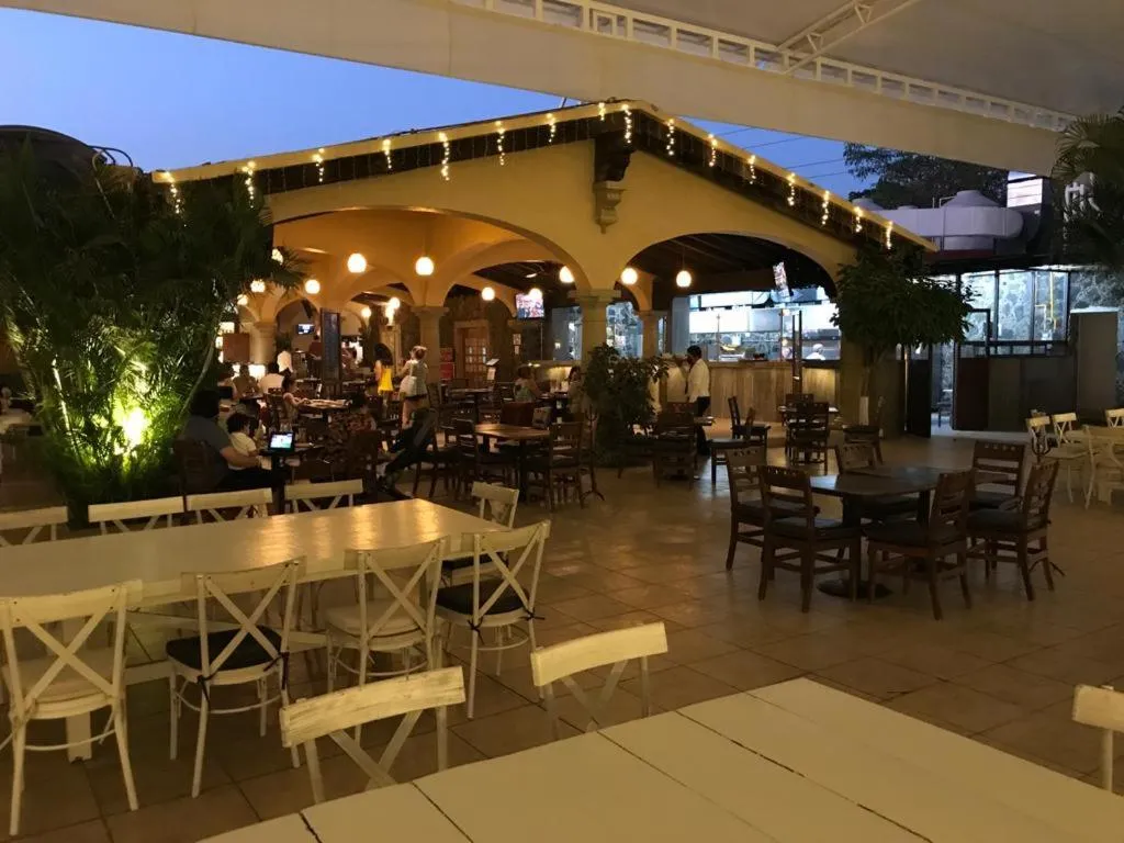 Restaurant/places to eat in Hotel Coral Cuernavaca