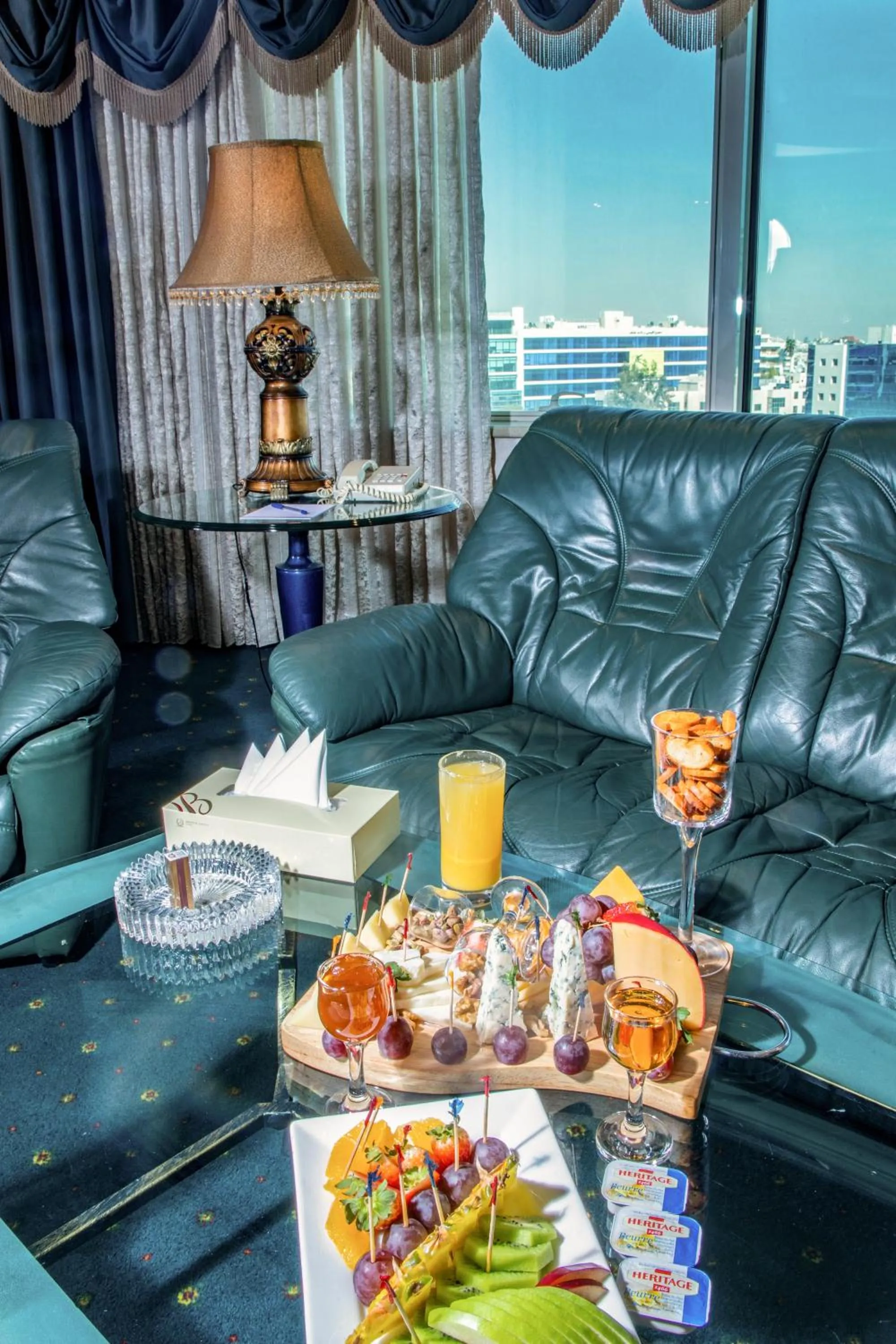 Living room in Bristol Hotel