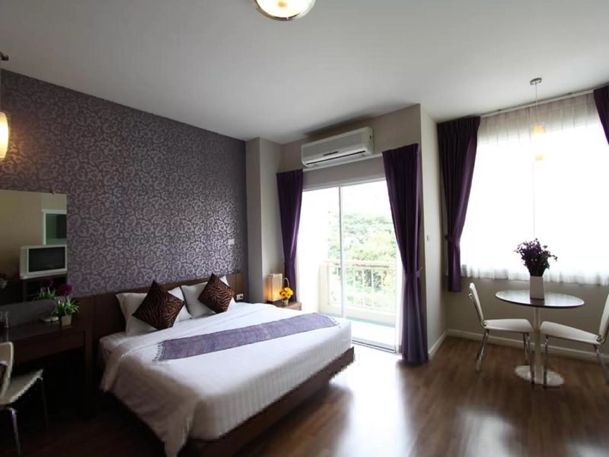 Photo of the whole room, Bed in Baiyoke Ciao Hotel