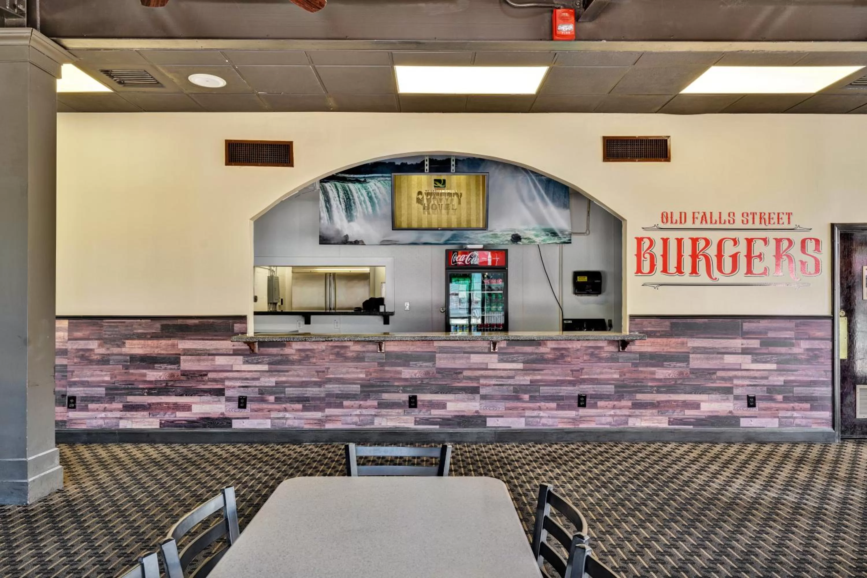 Restaurant/places to eat in Quality Hotel & Suites At The Falls