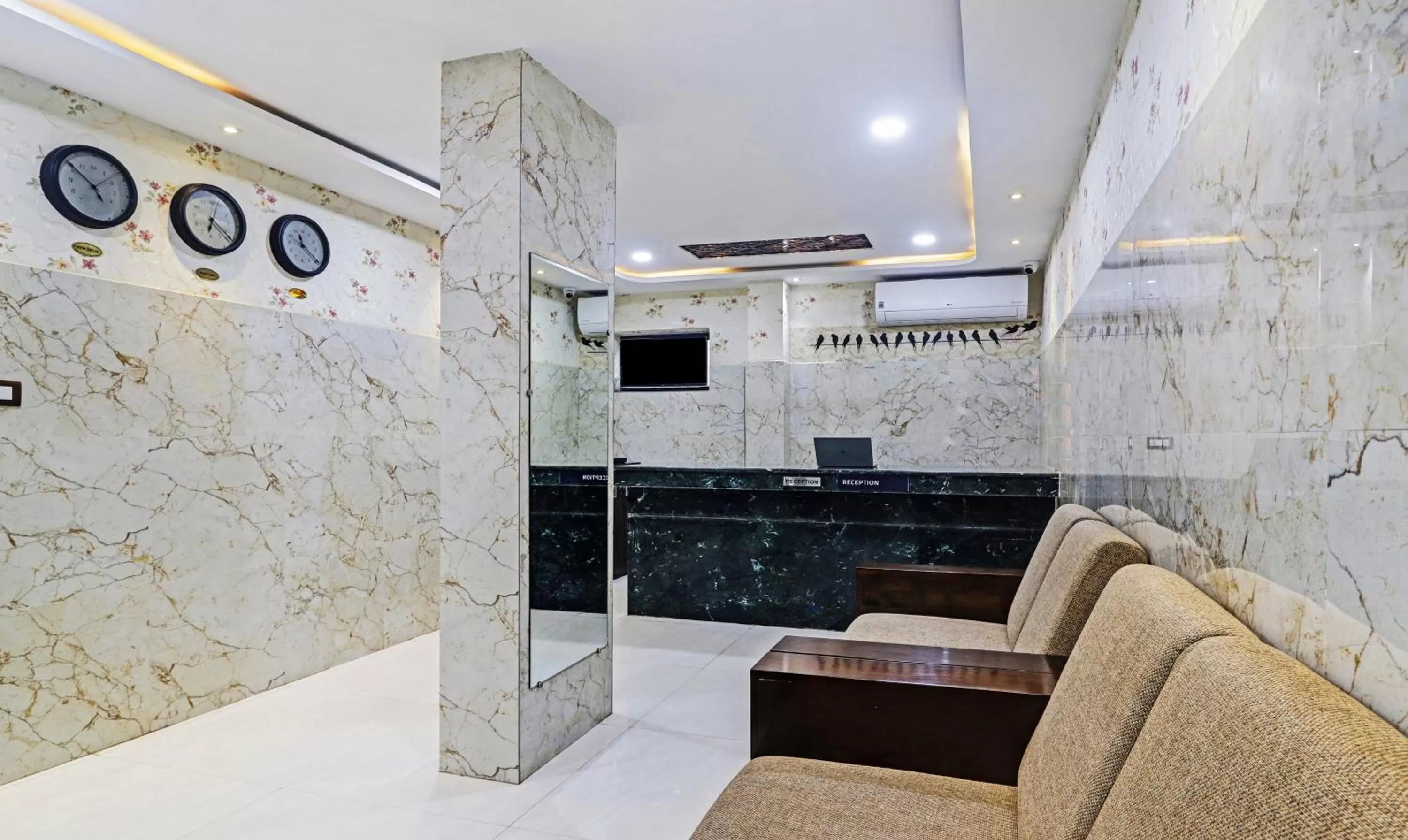 Lobby or reception in Itsy Hotels J A Royal Suites Manikonda