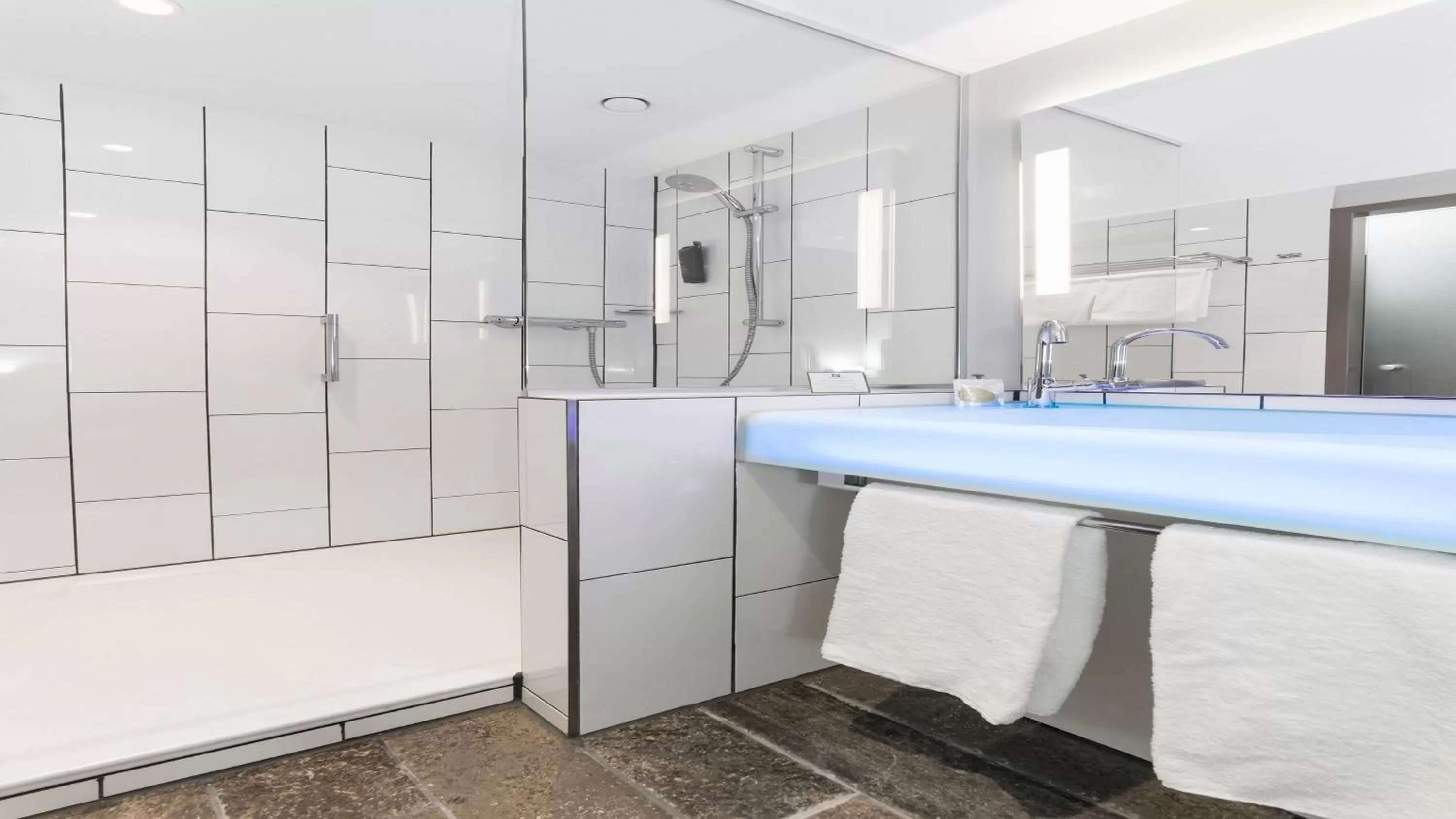 Bathroom in Holiday Inn Hamburg - City Nord by IHG