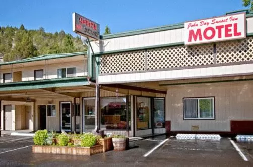 Facade/entrance in Sunset Inn - John Day