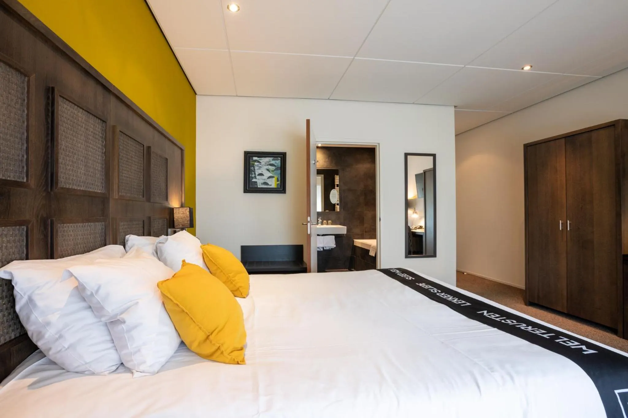 Bed in Post-Plaza Hotel & Grand Café