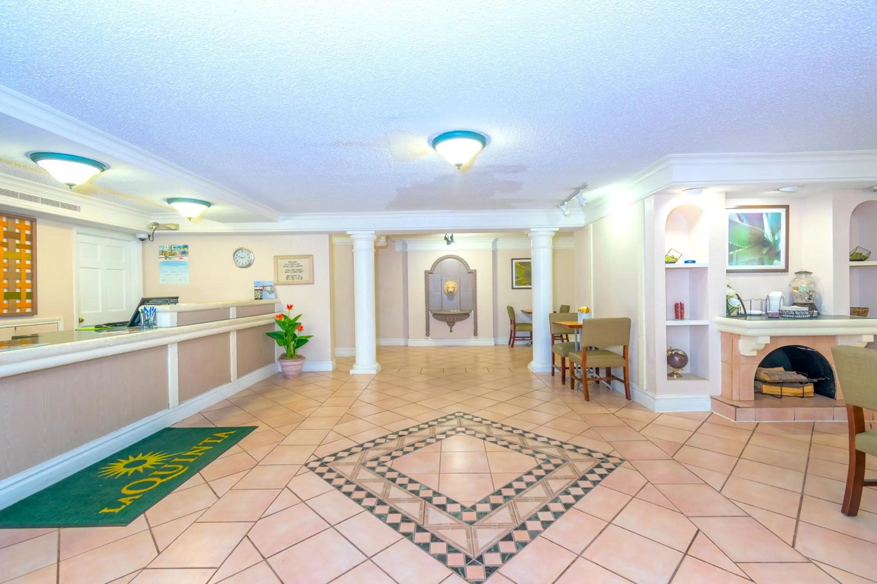 Lobby or reception in La Quinta Inn by Wyndham Clute Lake Jackson