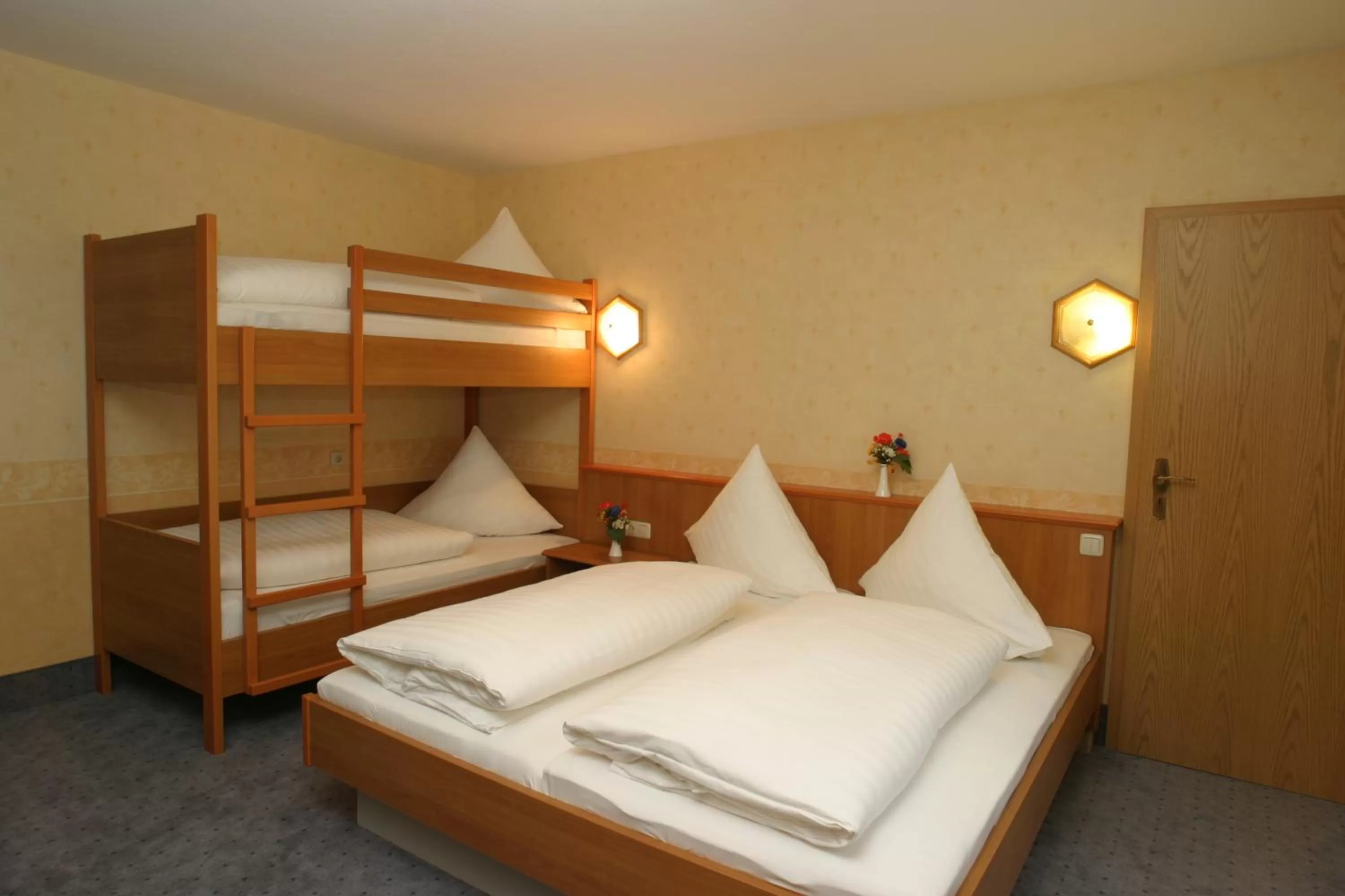 Bedroom, Bed in Hotel und Gasthof Ritter St. Georg