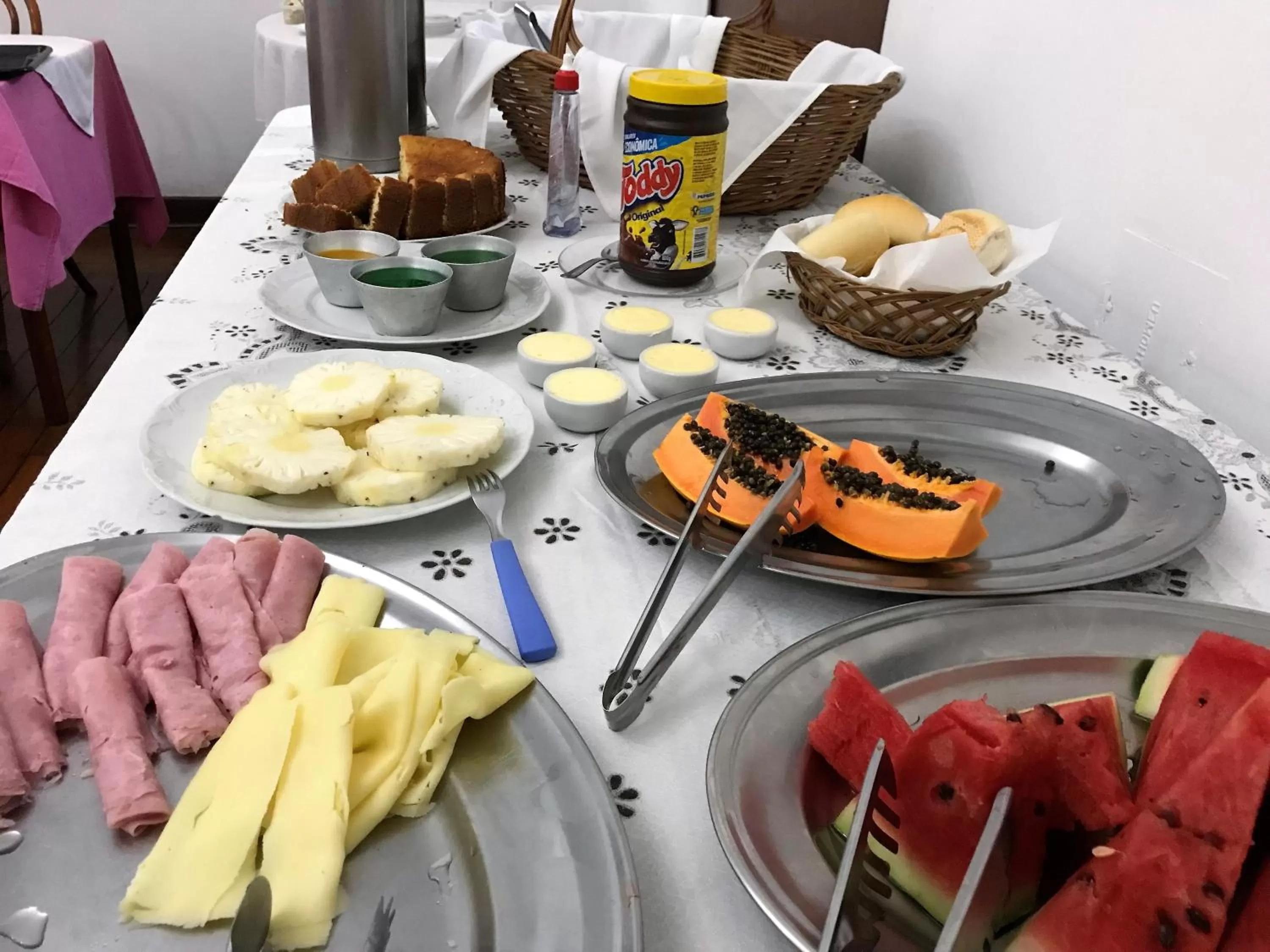 Breakfast in Hotel São Jorge São Paulo - Próximo a 25 de março, região do Brás, fácil acesso ao Expo Center Norte e Mercado Municipal SP