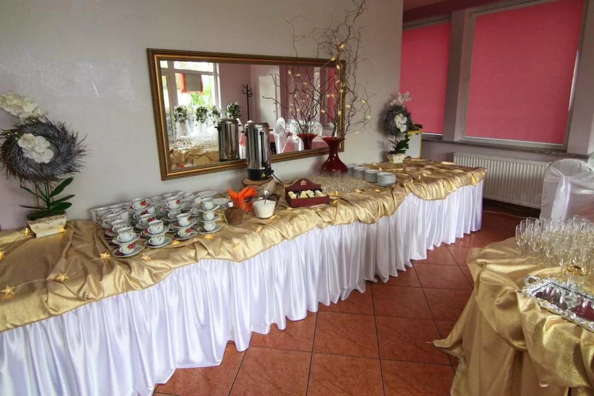 Restaurant/places to eat, Food in Noclegi Europa